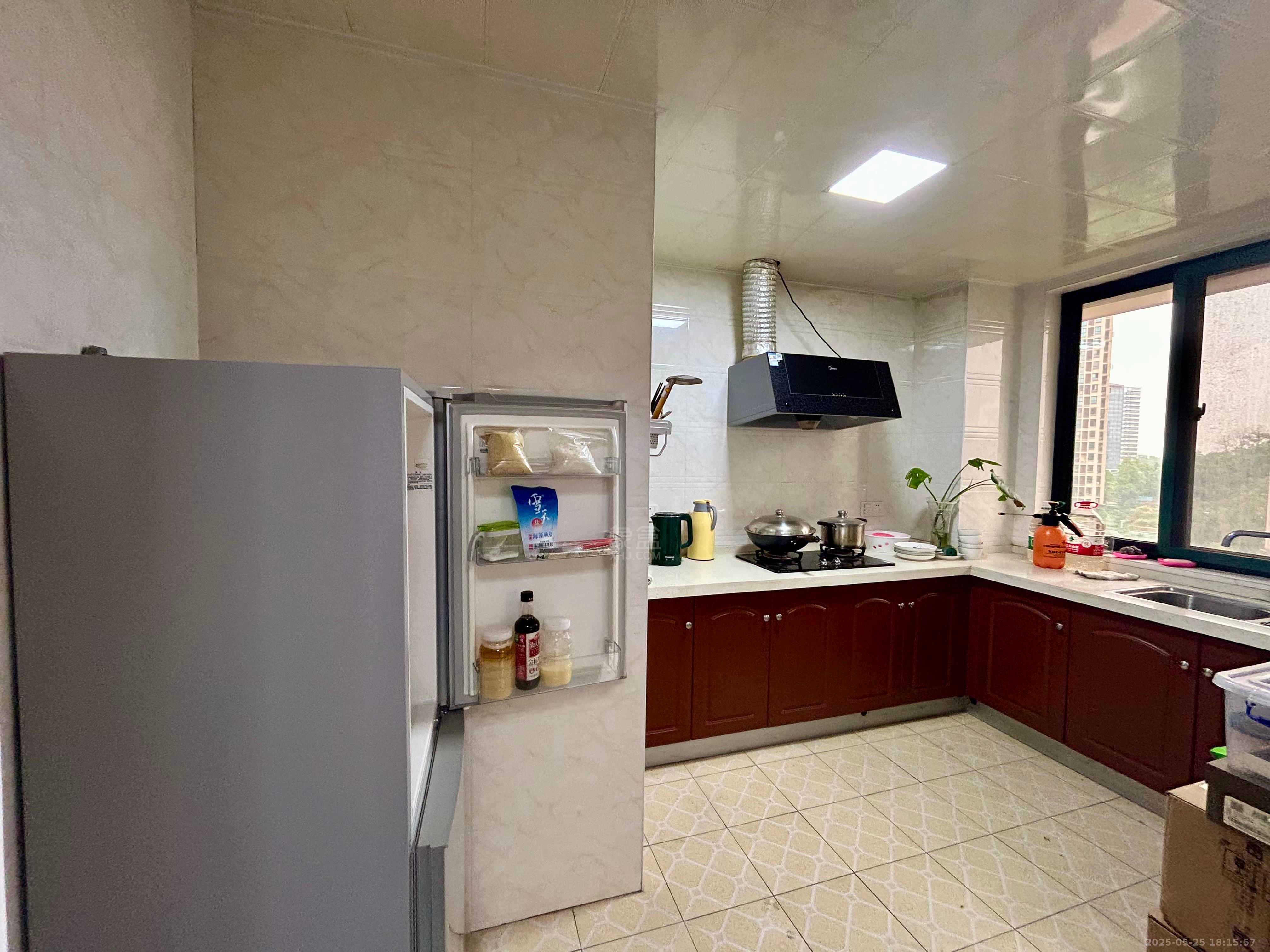 颐景园  4室2厅2卫    2500.0元/月室内图