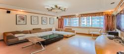 鸿园小区  5室2厅3卫   168.00万