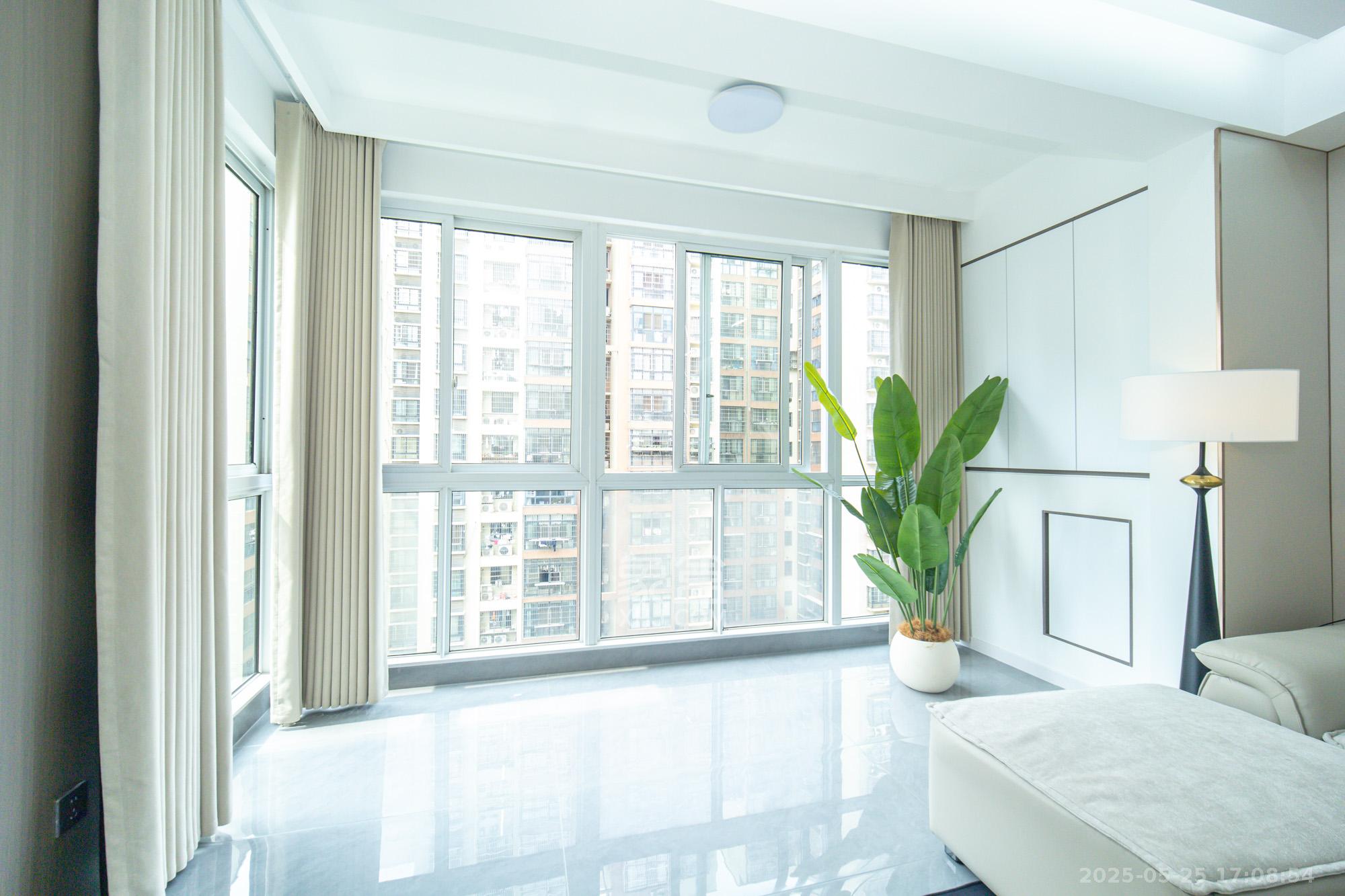 楚天世纪城东苑  4室2厅2卫    86.8万阳台