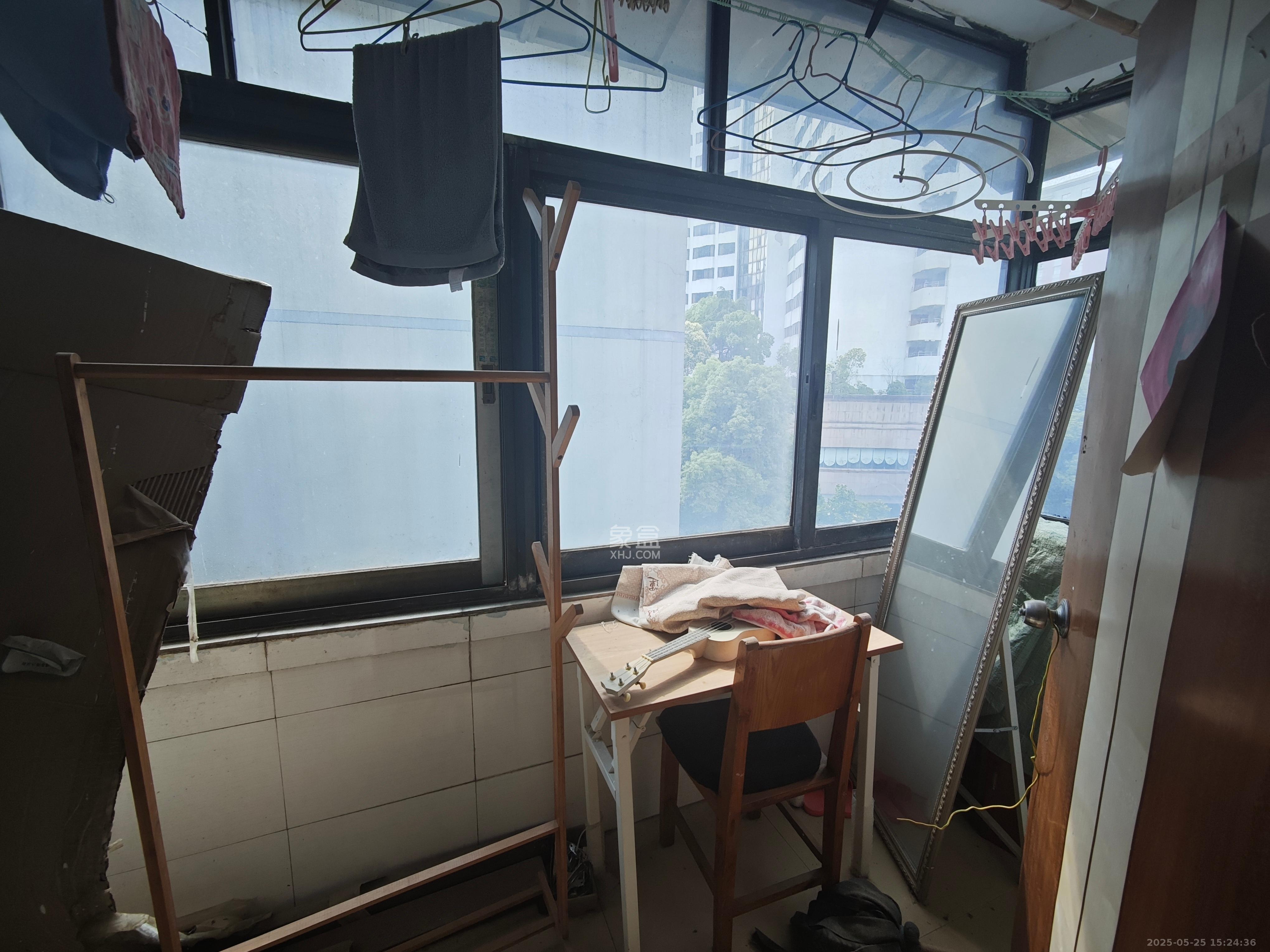 留芳岭社区  2室1厅1卫   1500.00元/月室内图
