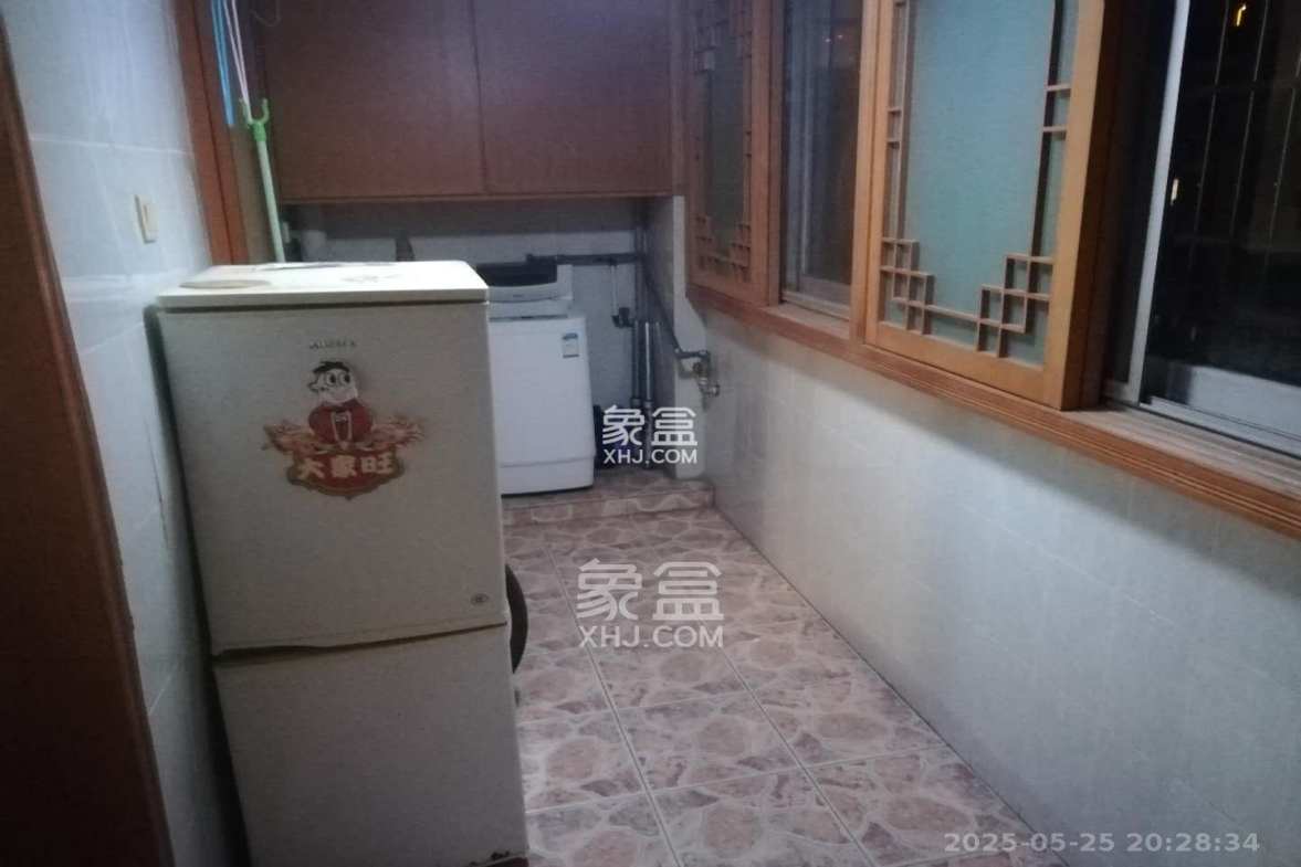 湘卫花苑 3室2厅1卫 2200.0元/月 湘卫花苑 3室2厅1卫 2200.0元/月室内图