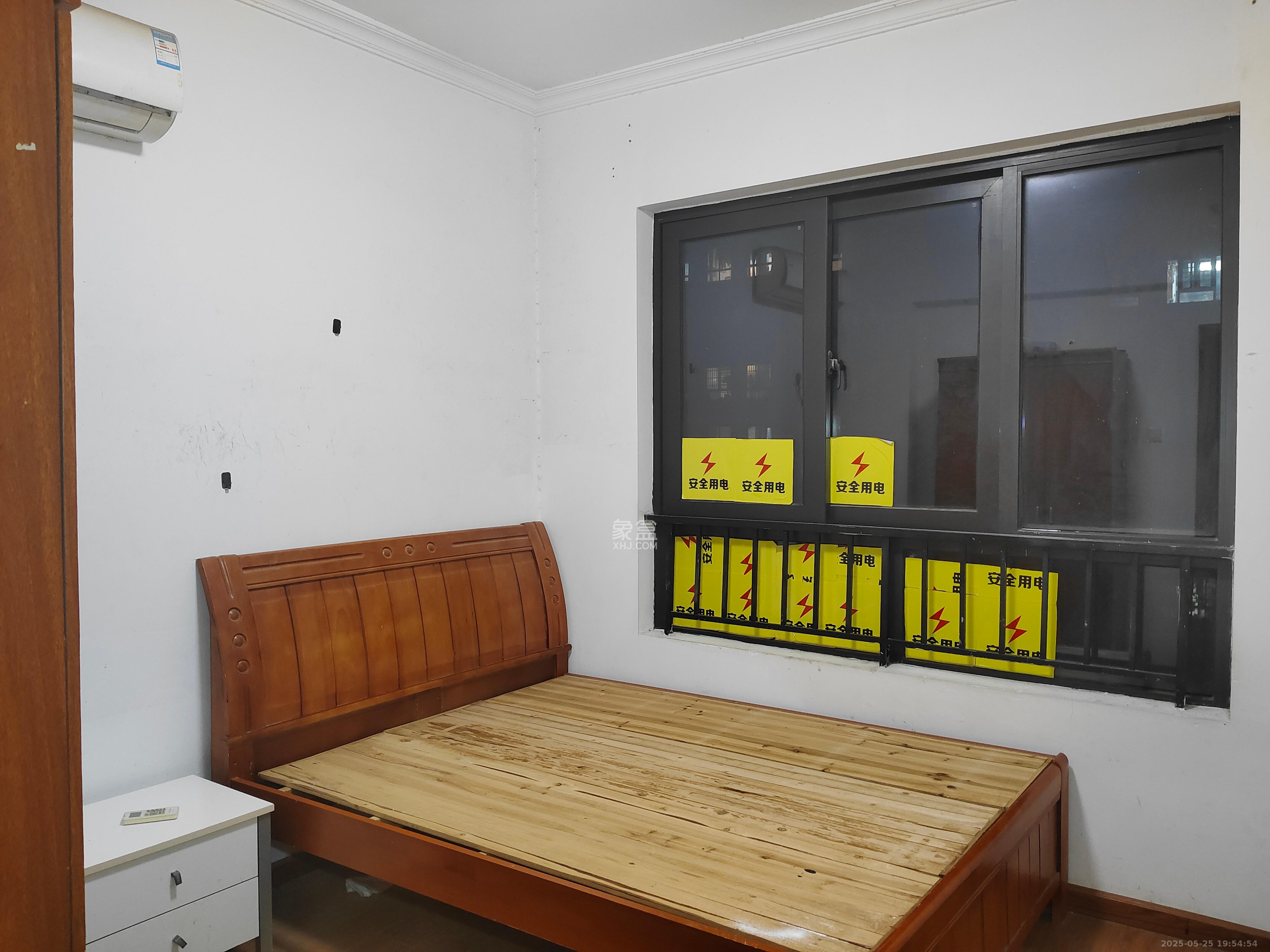 中信凯旋蓝岸(中信新城三期) 3室2厅1卫 1800.0元/月 中信凯旋蓝岸(中信新城三期) 3室2厅1卫 1800.0元/月室内图