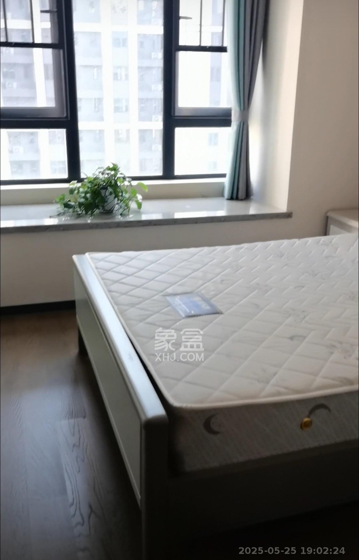 中海阅麓山一期  3室2厅2卫   3500.00元/月室内图