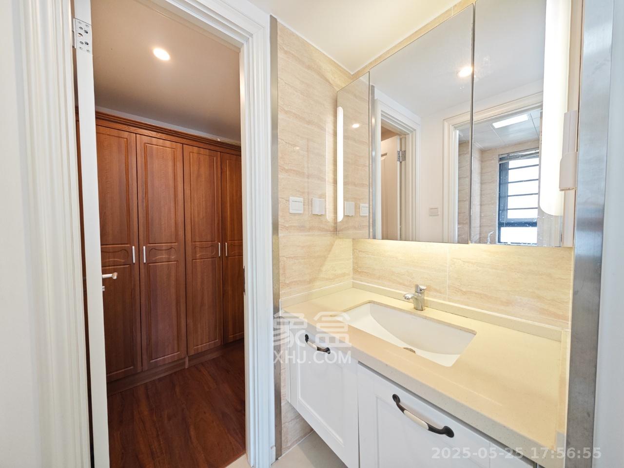 万科魅力之城观澜里 2室2厅1卫 2500.0元/月 万科魅力之城观澜里 2室2厅1卫 2500.0元/月室内图