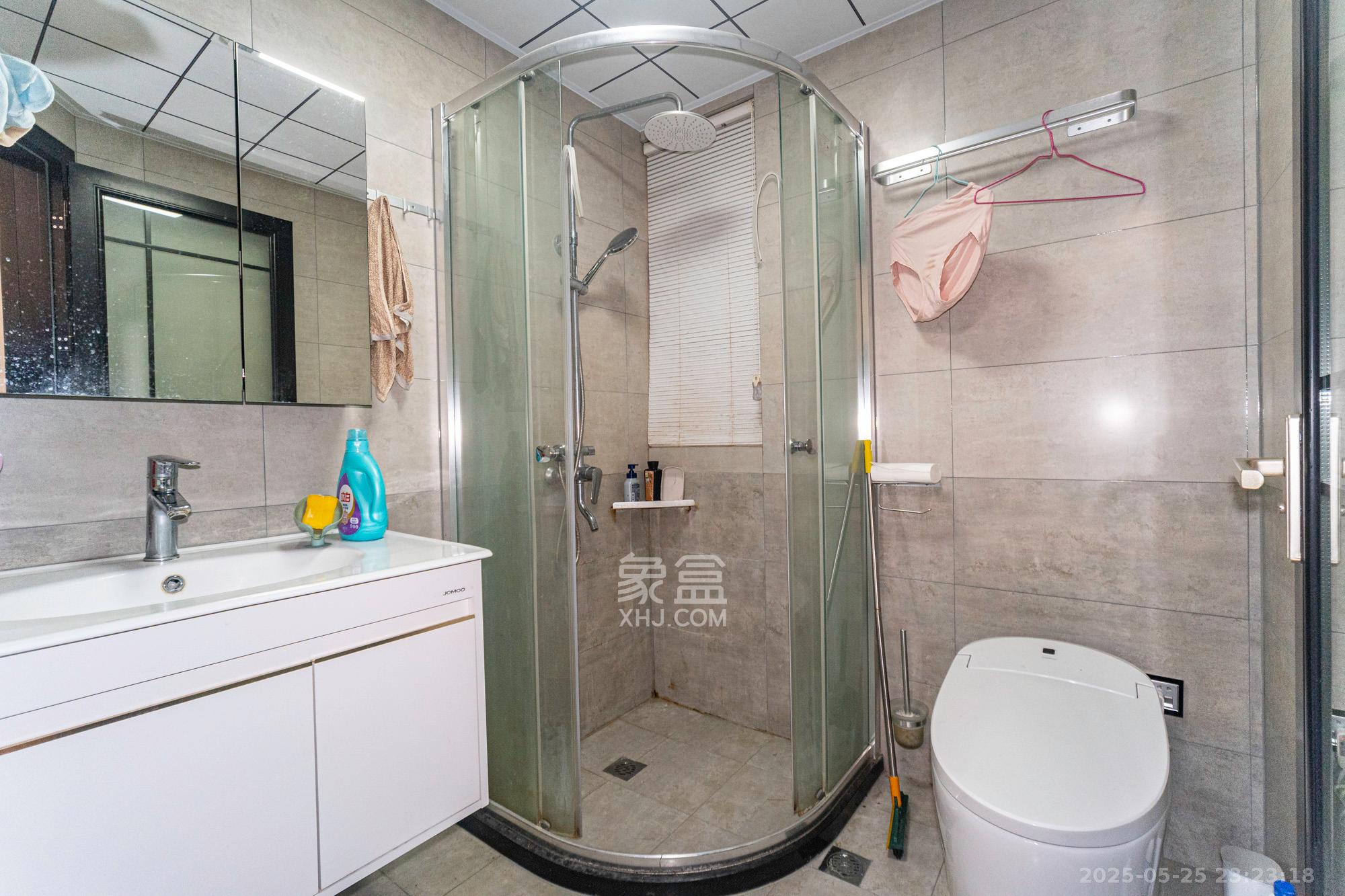 星湖湾二期洋房  3室2厅2卫    118.0万 星湖湾二期洋房  3室2厅2卫    118.0万卫生间