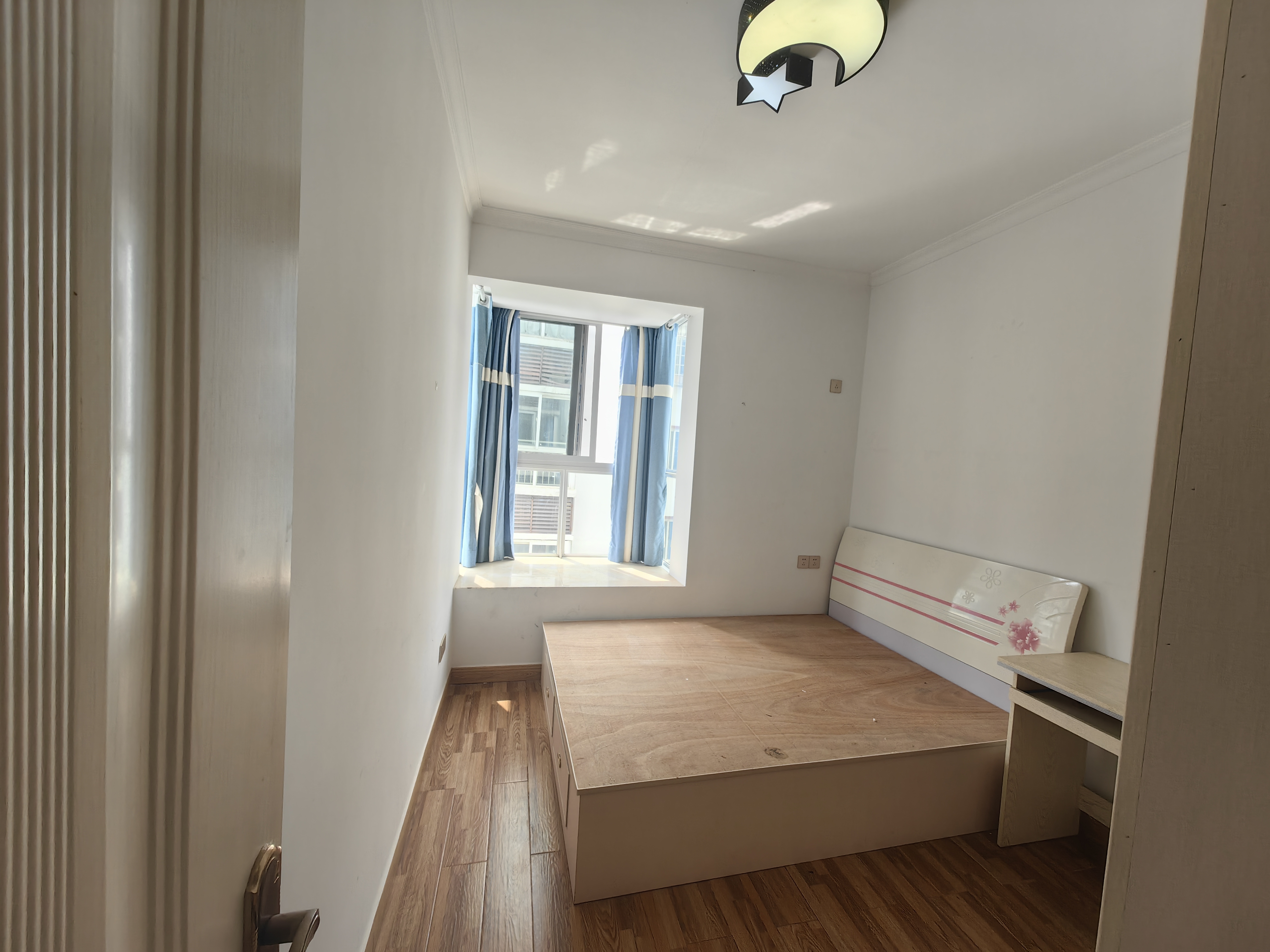 林农小区 3室2厅1卫 35.0万 林农小区 3室2厅1卫 35.0万客厅