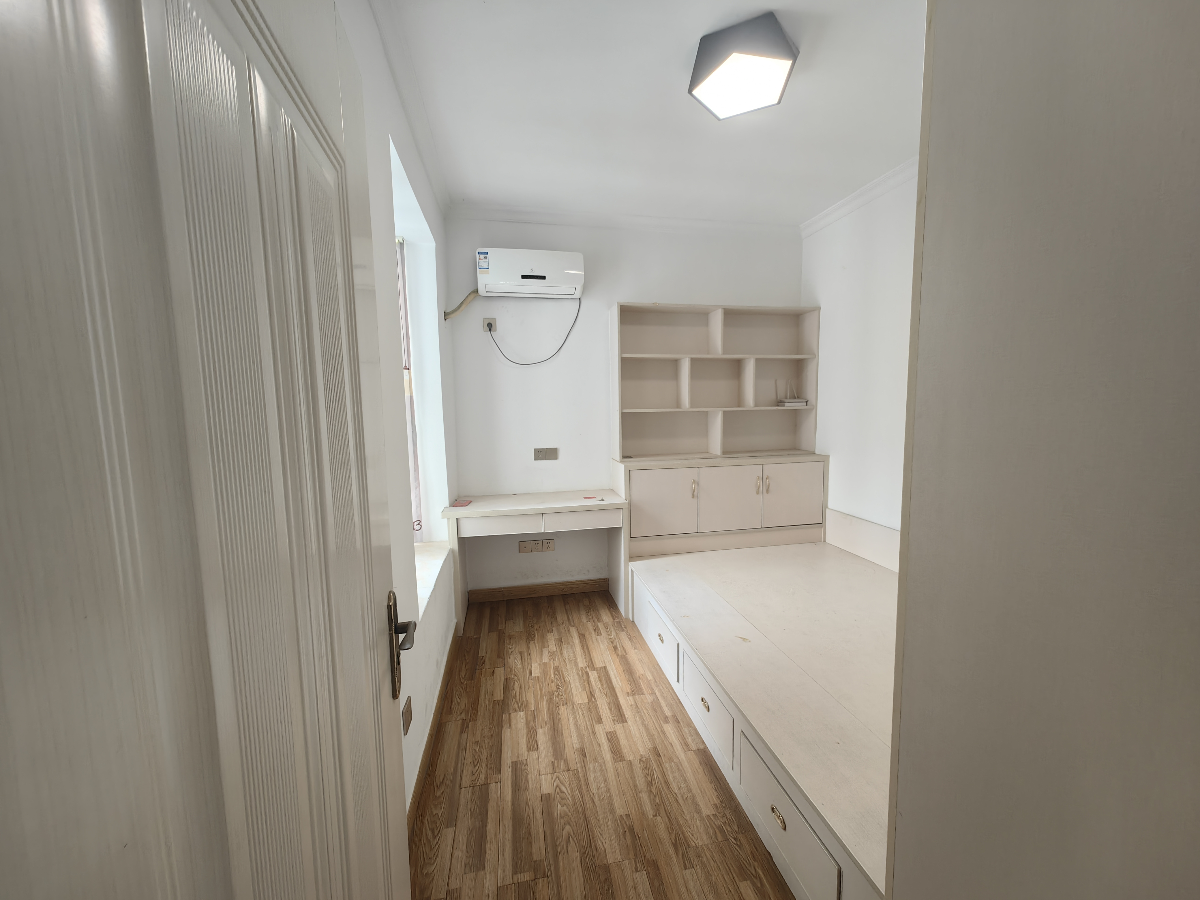 林农小区 3室2厅1卫 35.0万 林农小区 3室2厅1卫 35.0万客厅