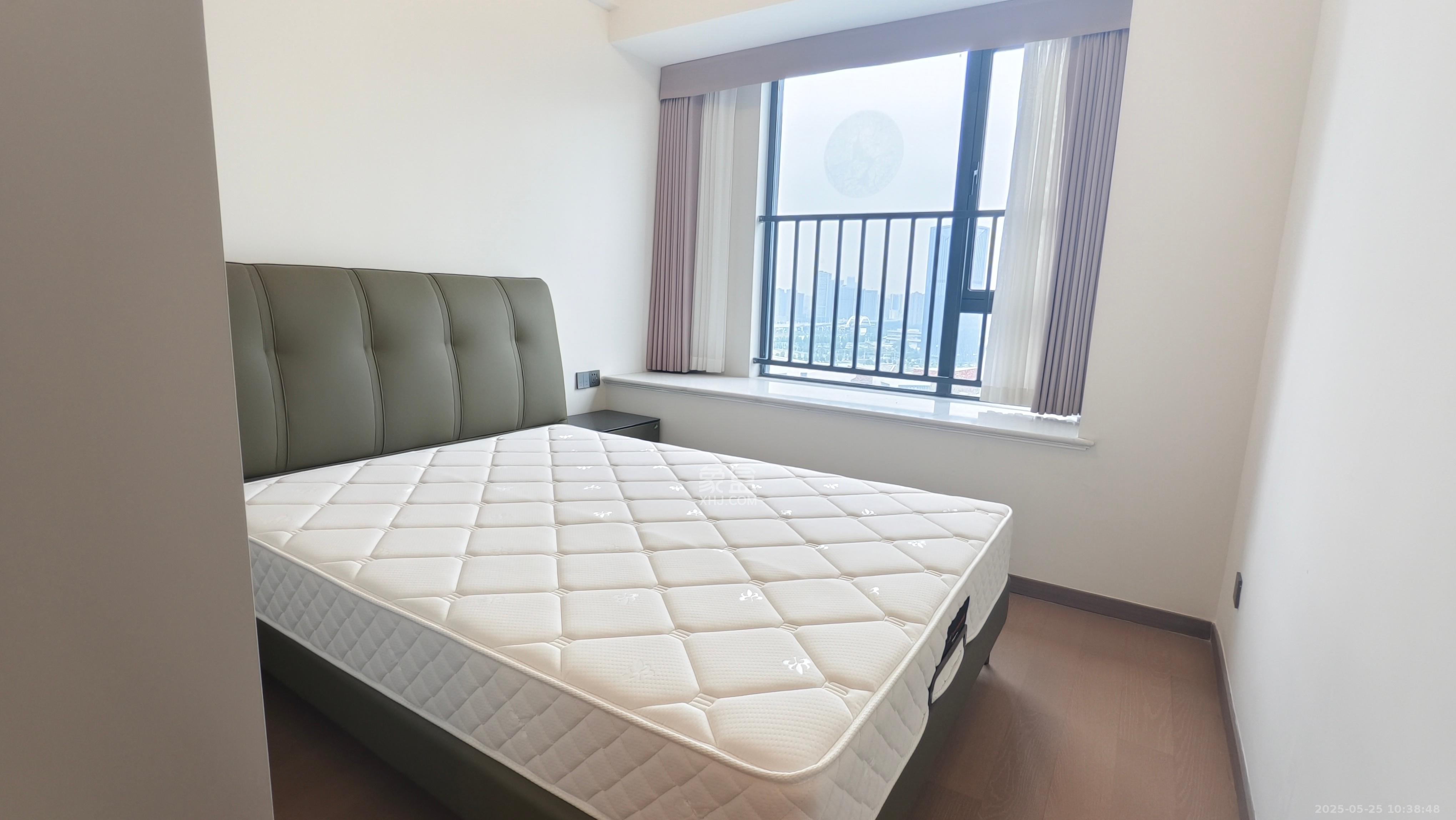 绿地V岛  4室2厅2卫    4500.0元/月室内图