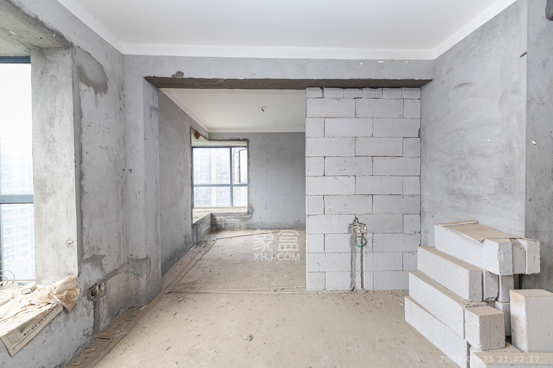 珠江东方明珠(新地东方明珠)一二期 4室2厅2卫 116.5万 珠江东方明珠(新地东方明珠)一二期 4室2厅2卫 116.5万卧室