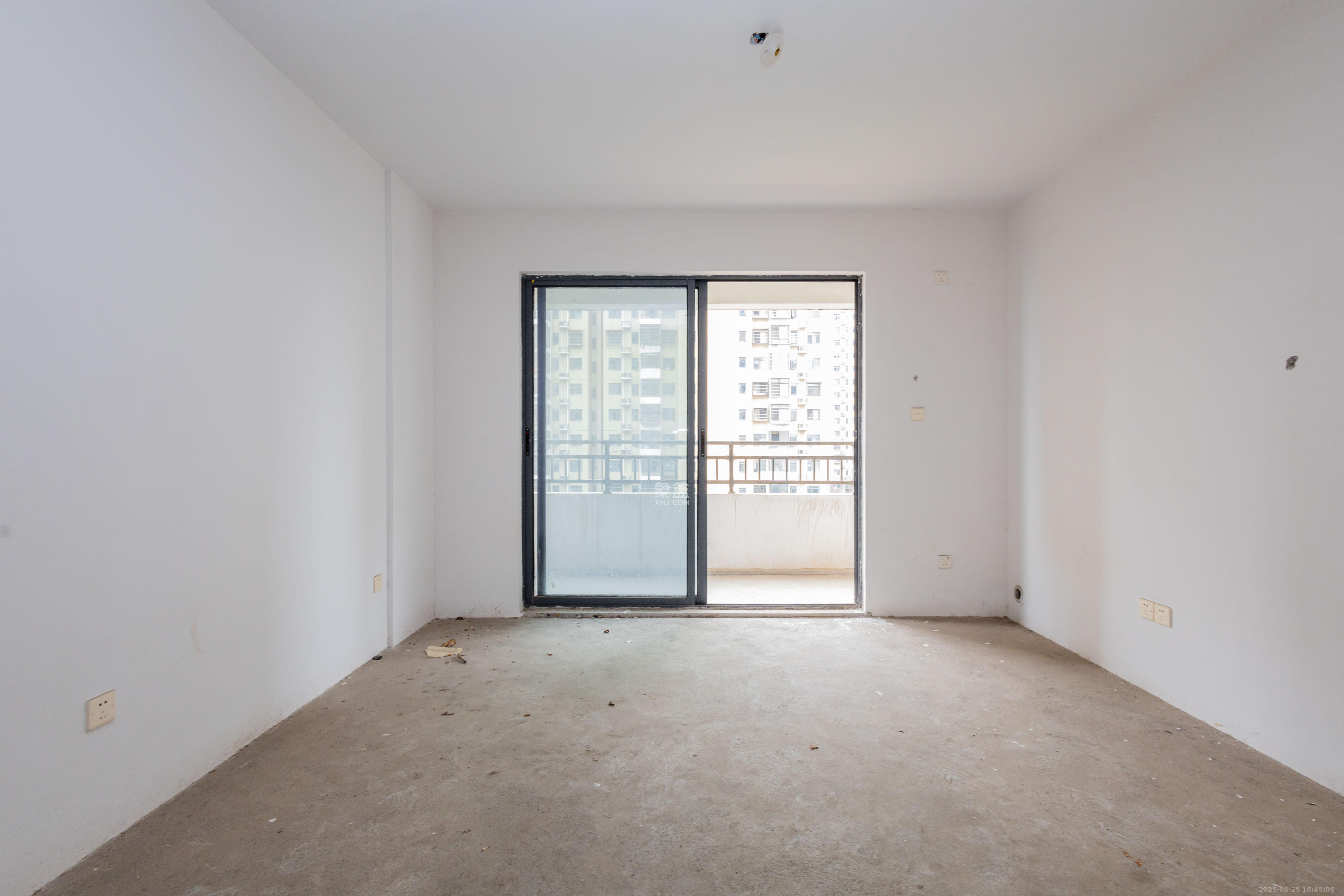 中国铁建国际城二期  4室2厅2卫    69.8万 中国铁建国际城二期  4室2厅2卫    69.8万客厅