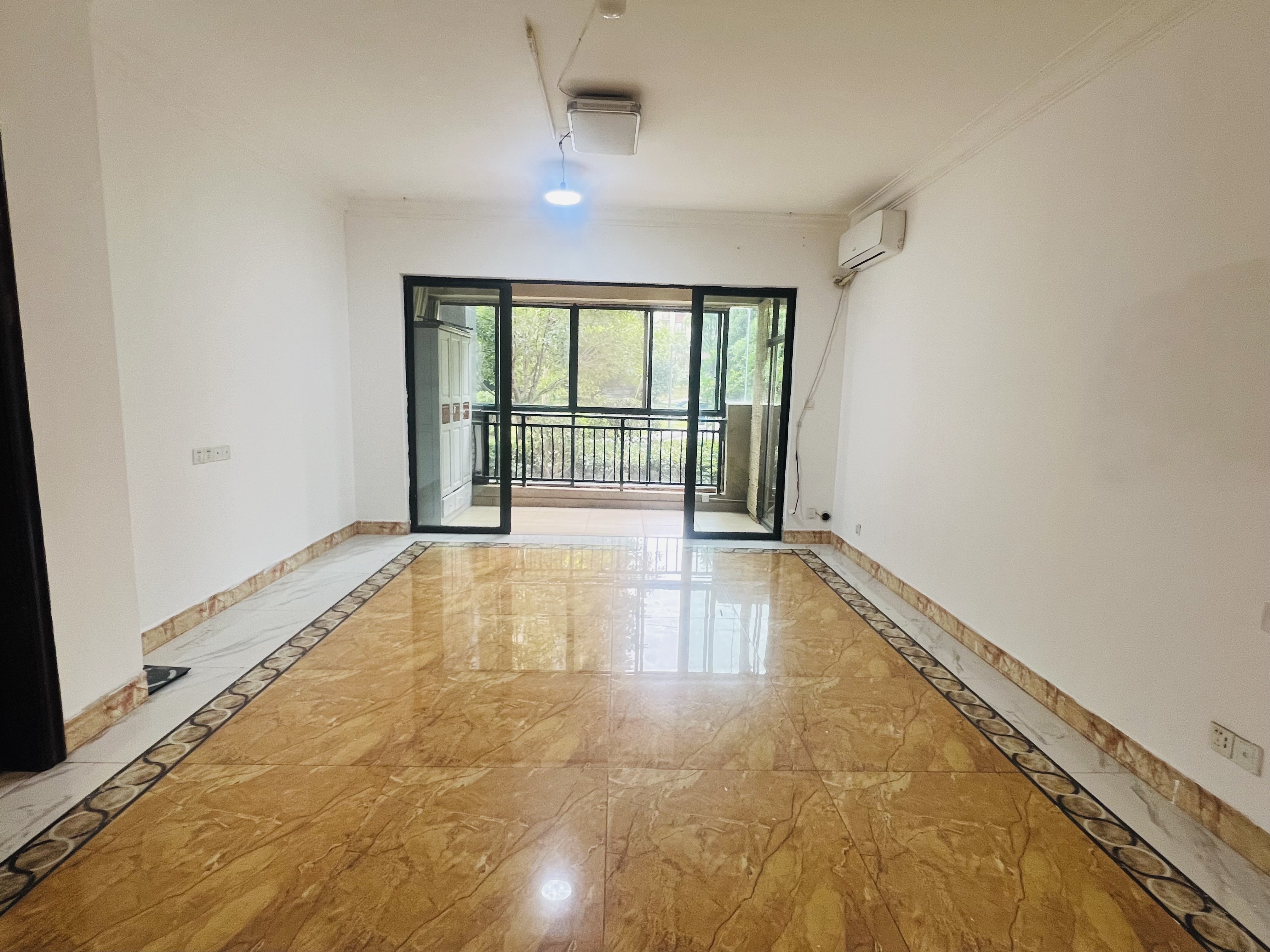 碧桂园 4室2厅2卫 2000.0元/月 碧桂园 4室2厅2卫 2000.0元/月室内图