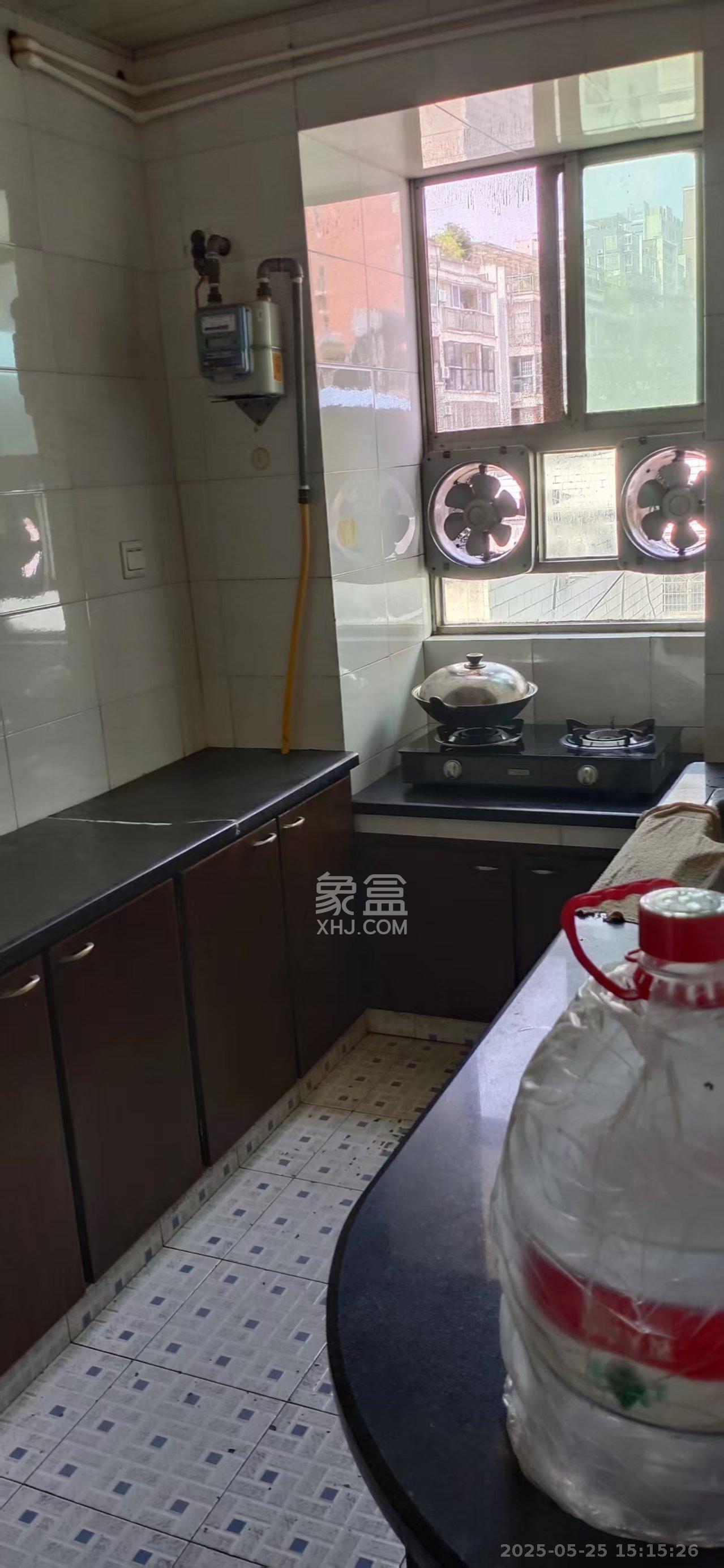 宝塔中路  3室2厅1卫    1200.0元/月室内图
