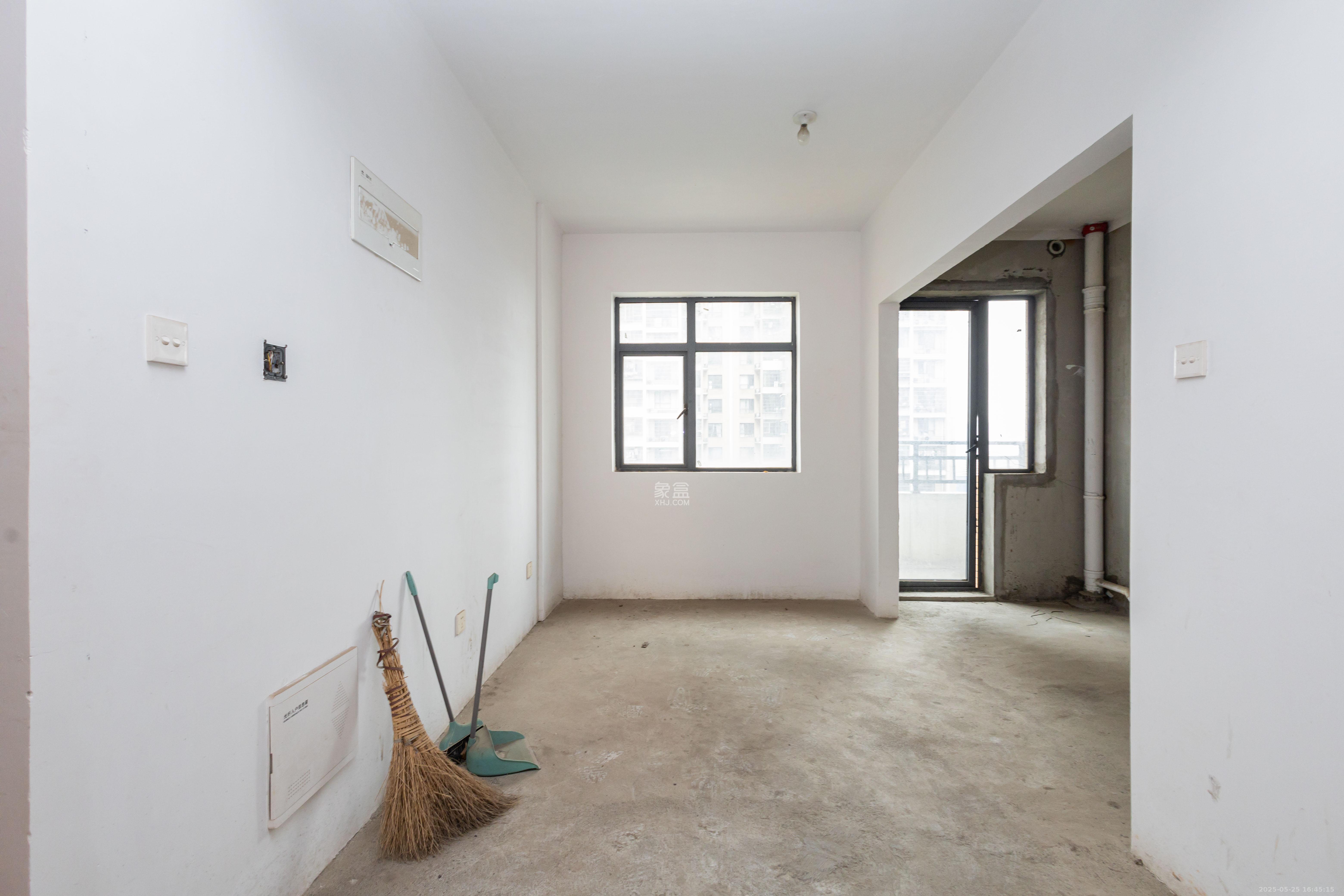 中国铁建国际城二期  4室2厅2卫    69.8万 中国铁建国际城二期  4室2厅2卫    69.8万卧室