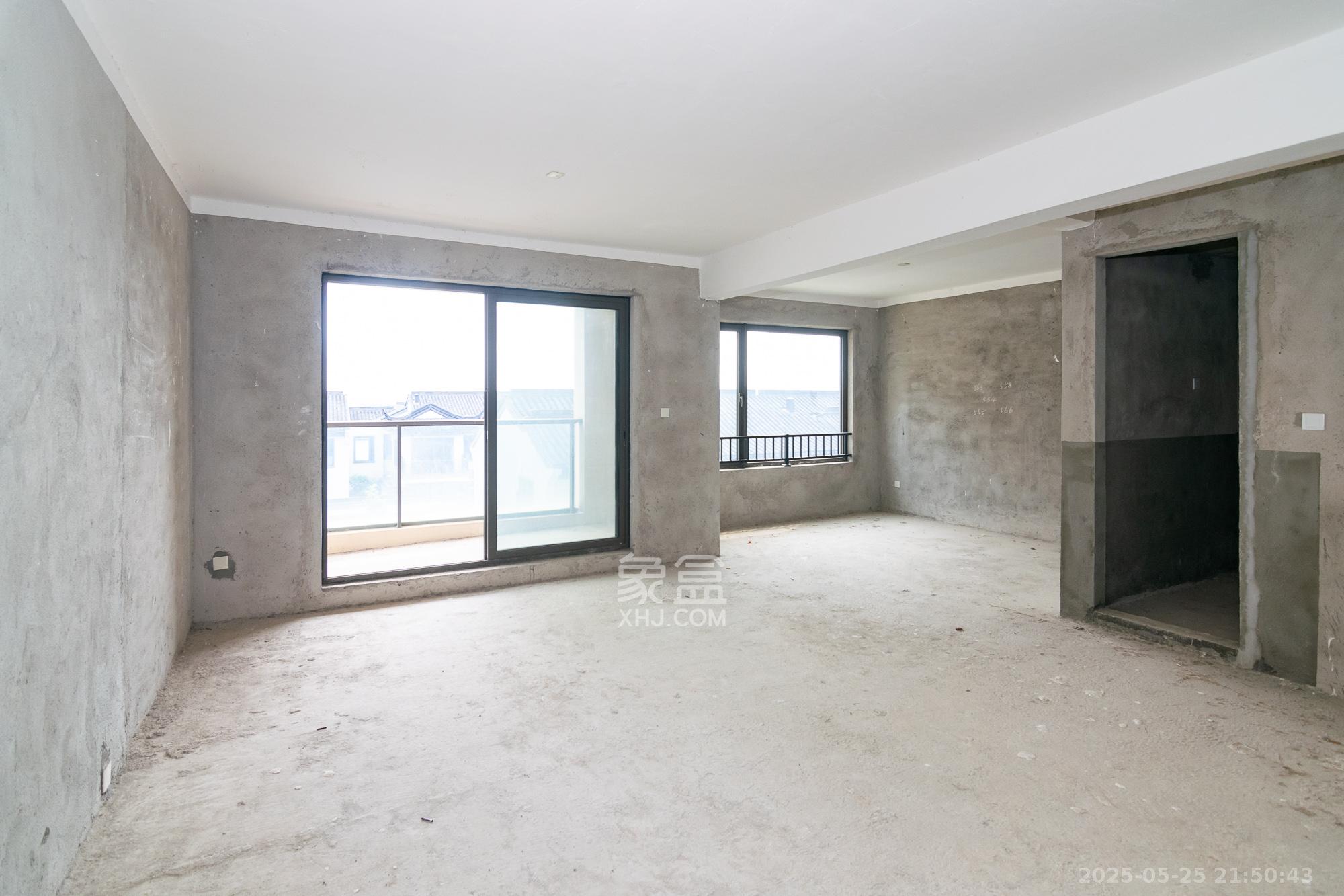 绿城高尔夫小镇  5室2厅3卫    285.0万 绿城高尔夫小镇  5室2厅3卫    285.0万客厅