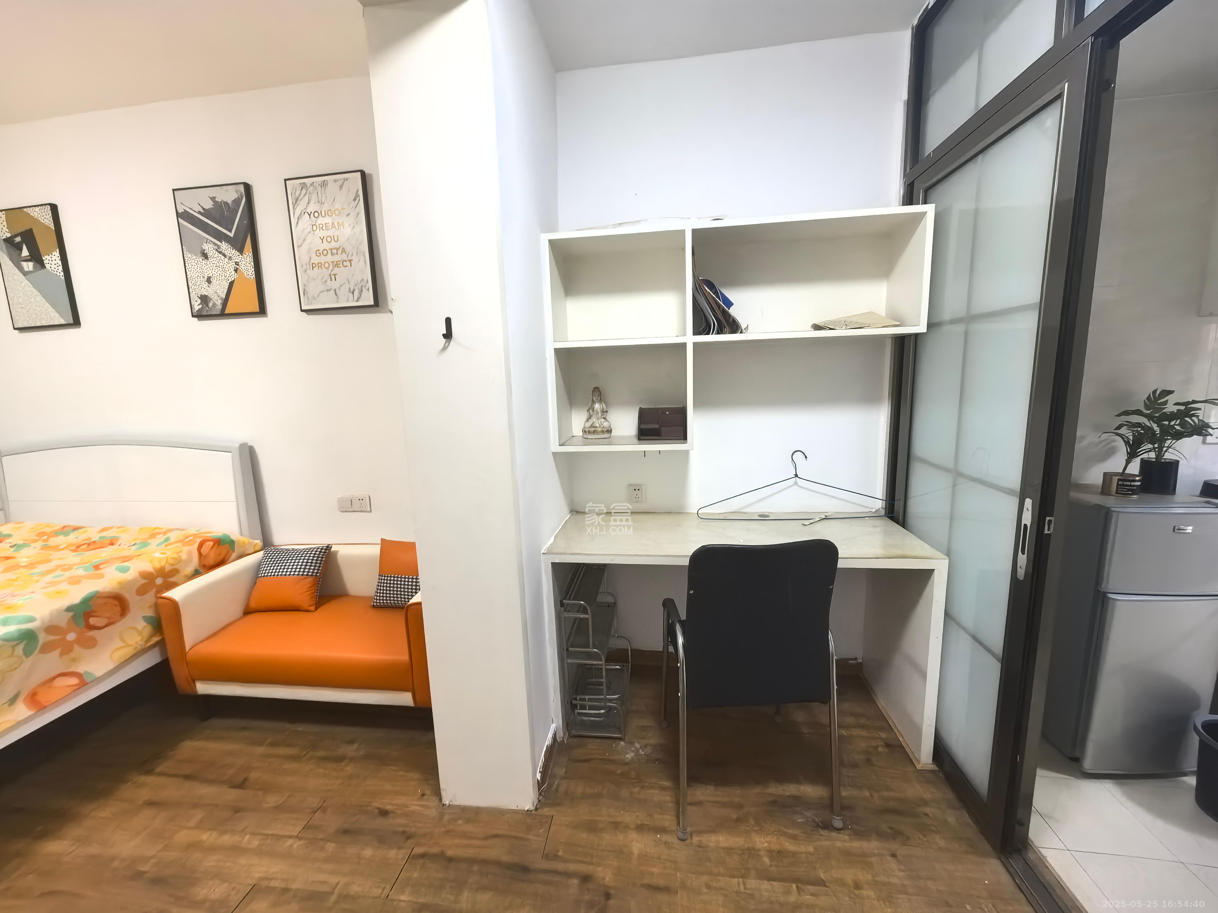 百纺大院宿舍 1室1厅1卫 1200.0元/月 百纺大院宿舍 1室1厅1卫 1200.0元/月室内图