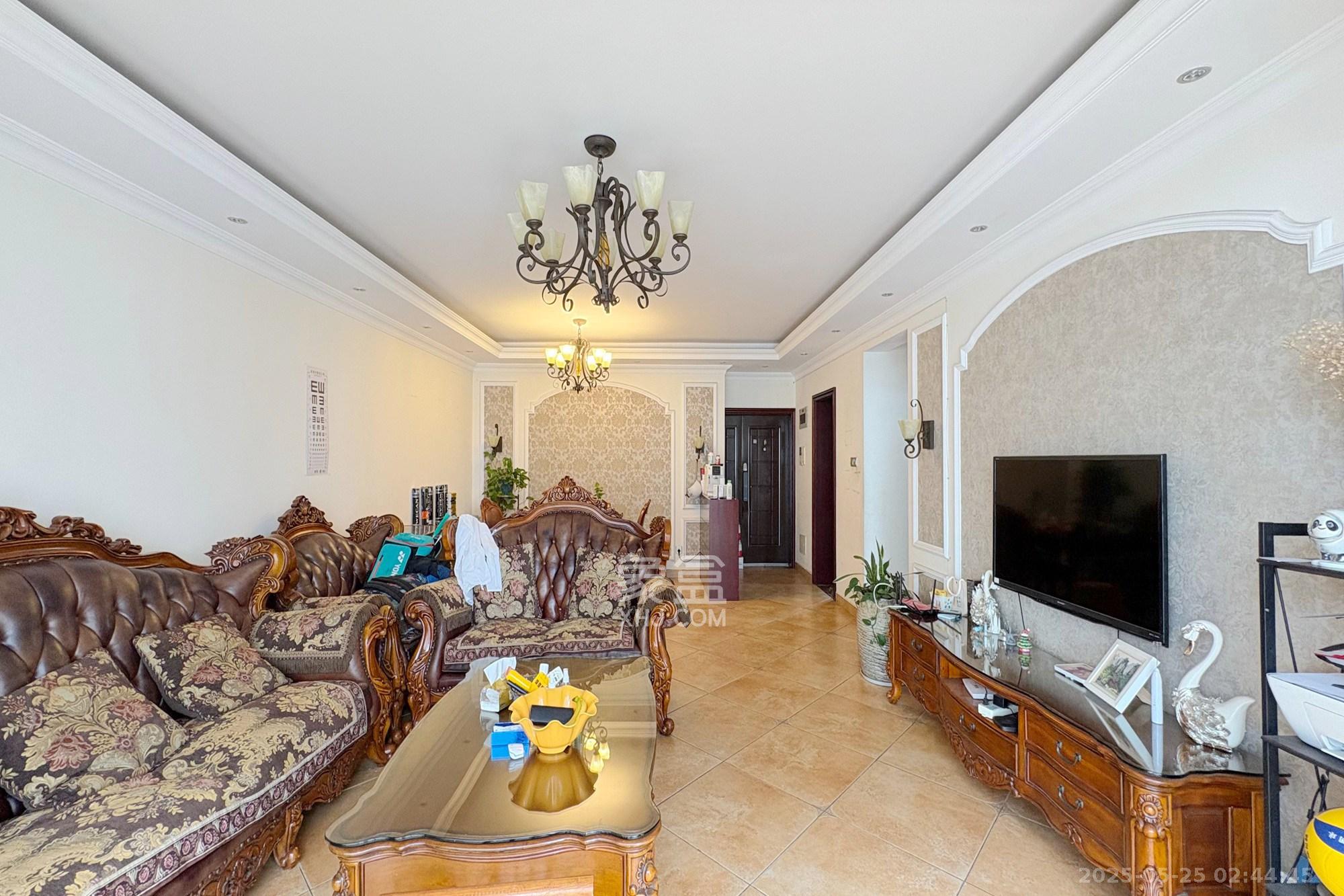 湘域中央 3室2厅2卫 225.0万 湘域中央 3室2厅2卫 225.0万客厅