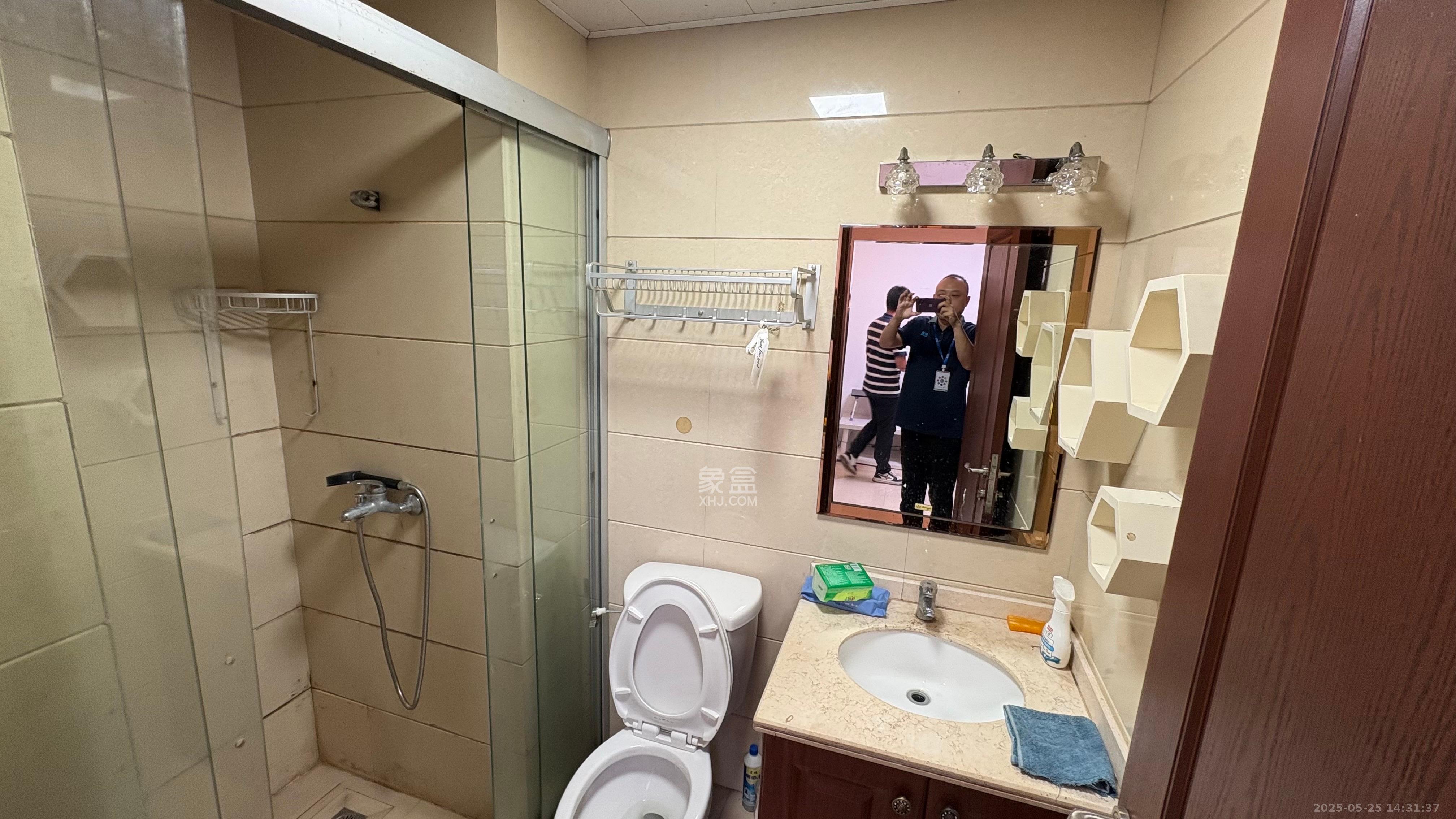 郡原居里  1室1厅1卫   1400.00元/月室内图