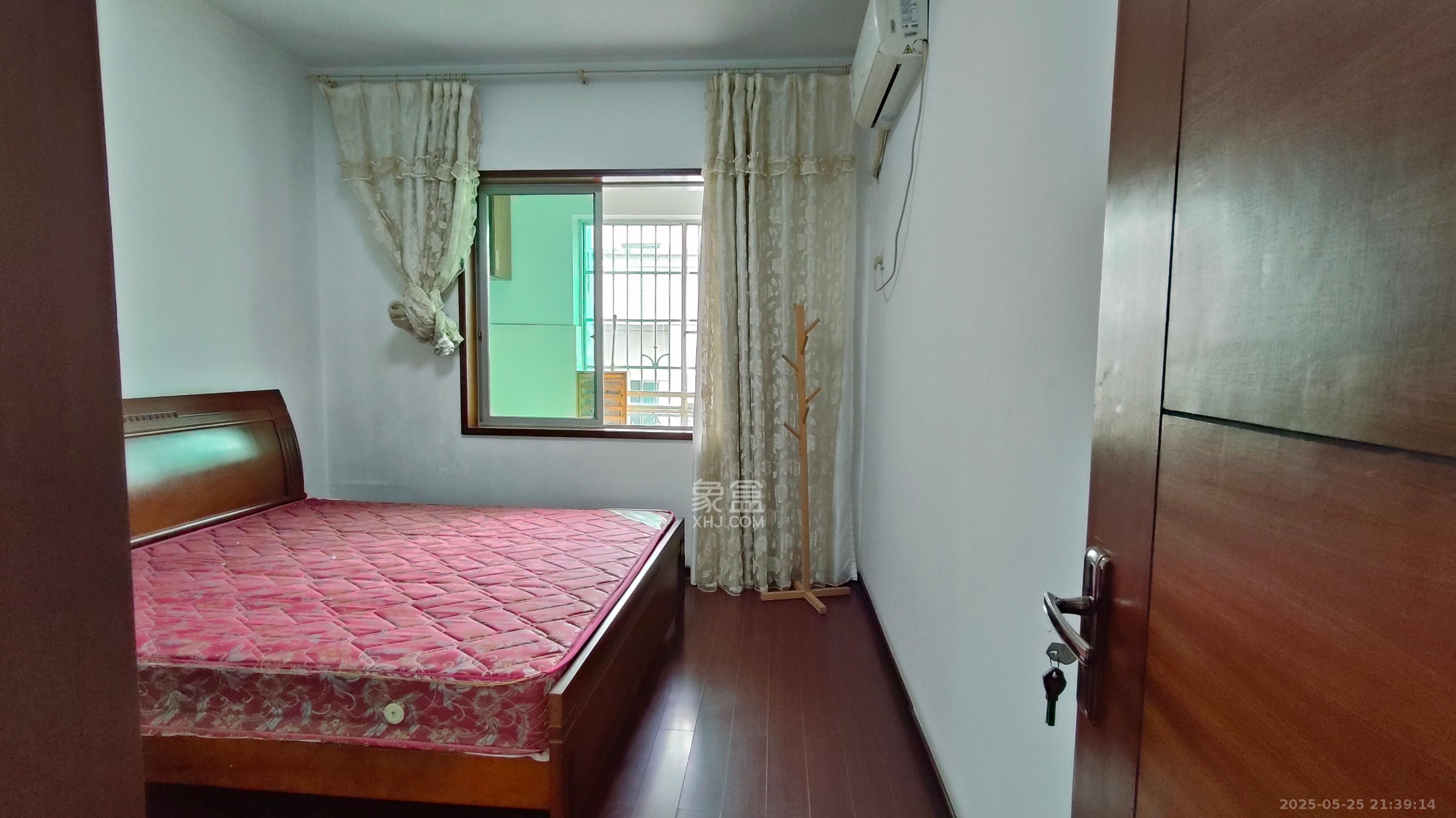 中南汽车世界 3室2厅2卫 1300.0元/月 中南汽车世界 3室2厅2卫 1300.0元/月室内图