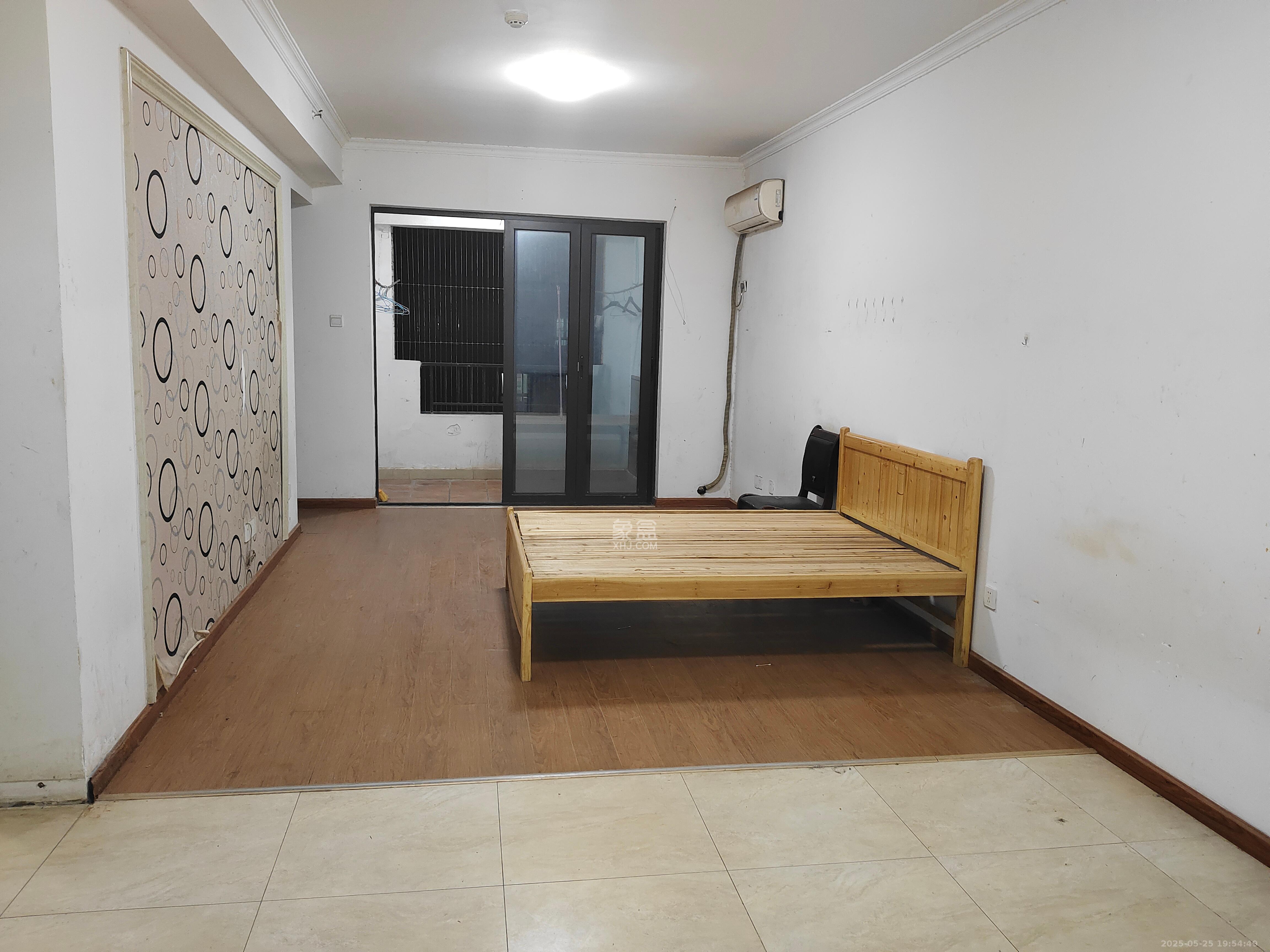 中信凯旋蓝岸(中信新城三期) 3室2厅1卫 1800.0元/月 中信凯旋蓝岸(中信新城三期) 3室2厅1卫 1800.0元/月室内图