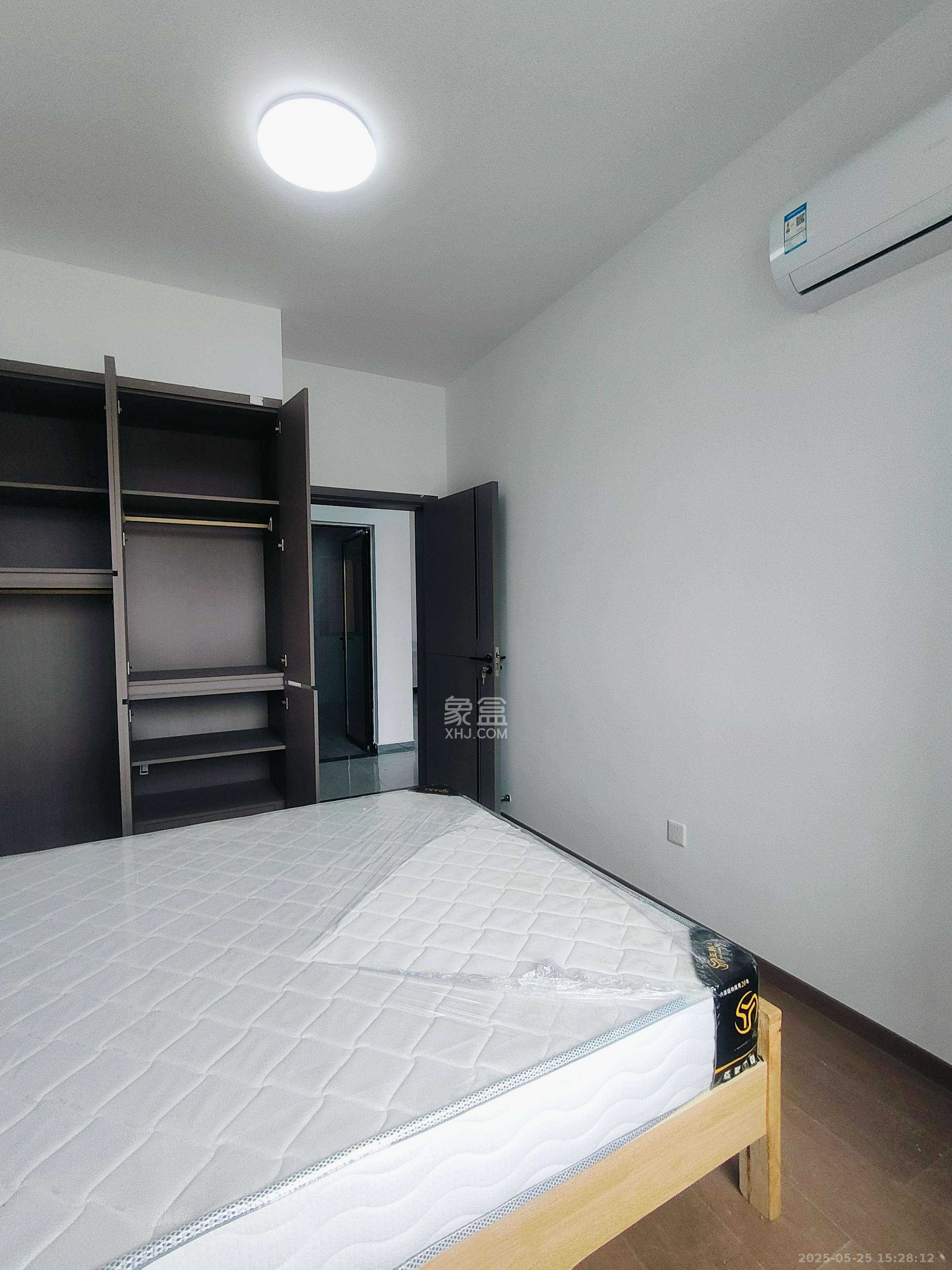 先锋新宇  3室2厅2卫   2400.00元/月室内图