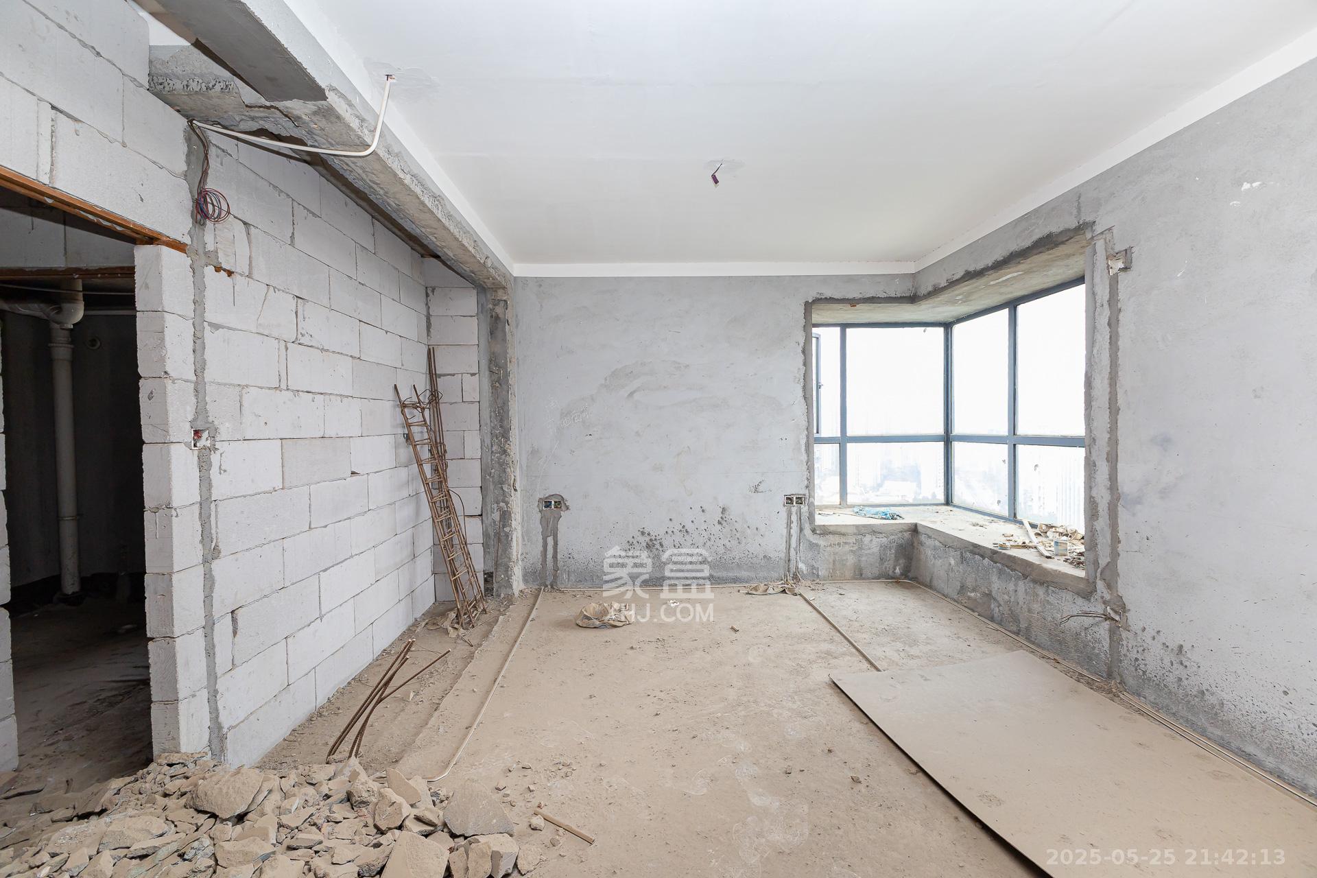 珠江东方明珠(新地东方明珠)一二期 4室2厅2卫 116.5万 珠江东方明珠(新地东方明珠)一二期 4室2厅2卫 116.5万卧室