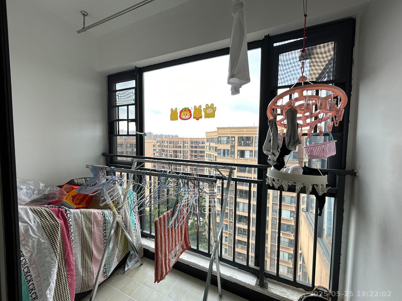 怡海星城 3室2厅2卫 2600.0元/月 怡海星城 3室2厅2卫 2600.0元/月室内图