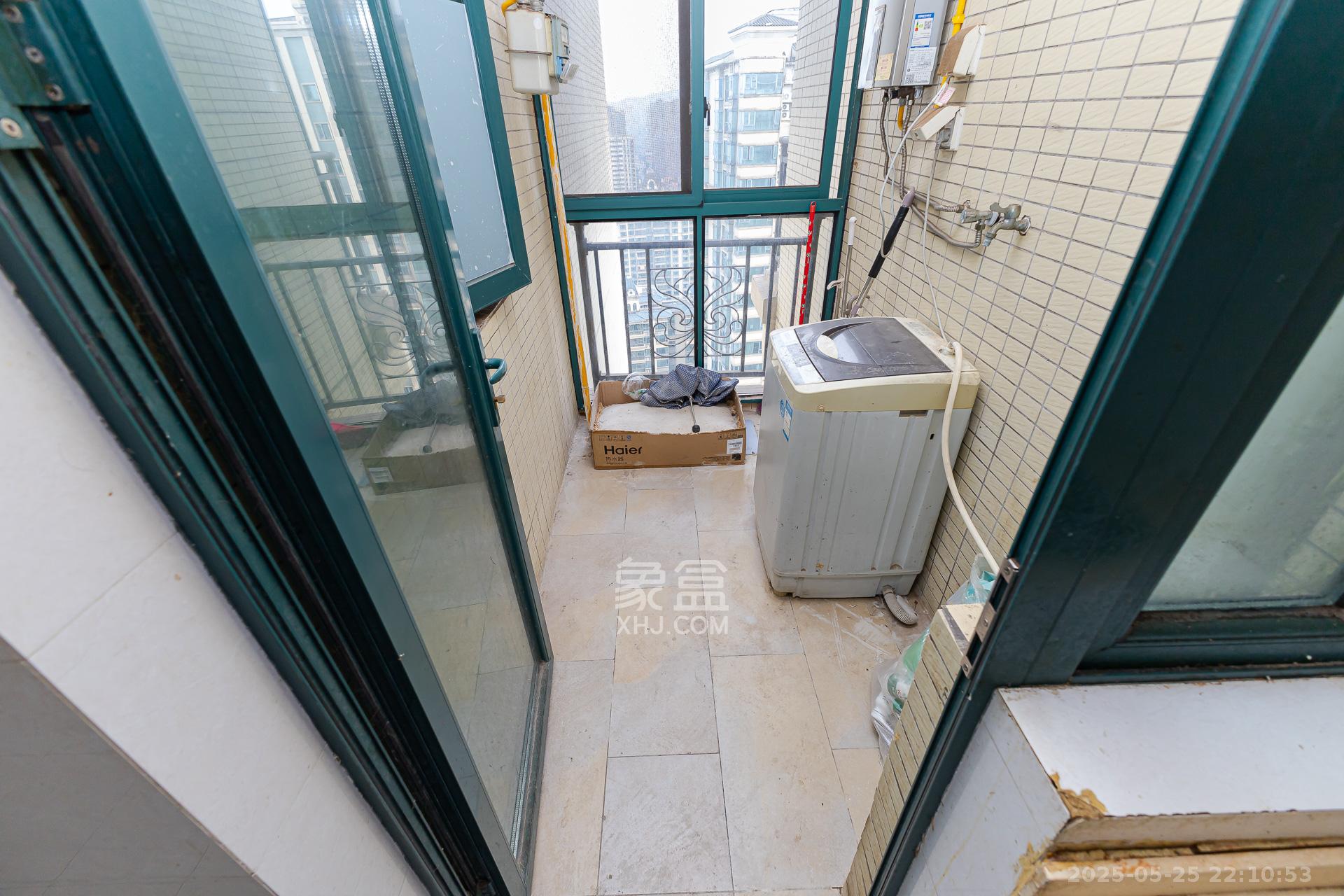 恒大名都  3室2厅2卫   72.00万阳台