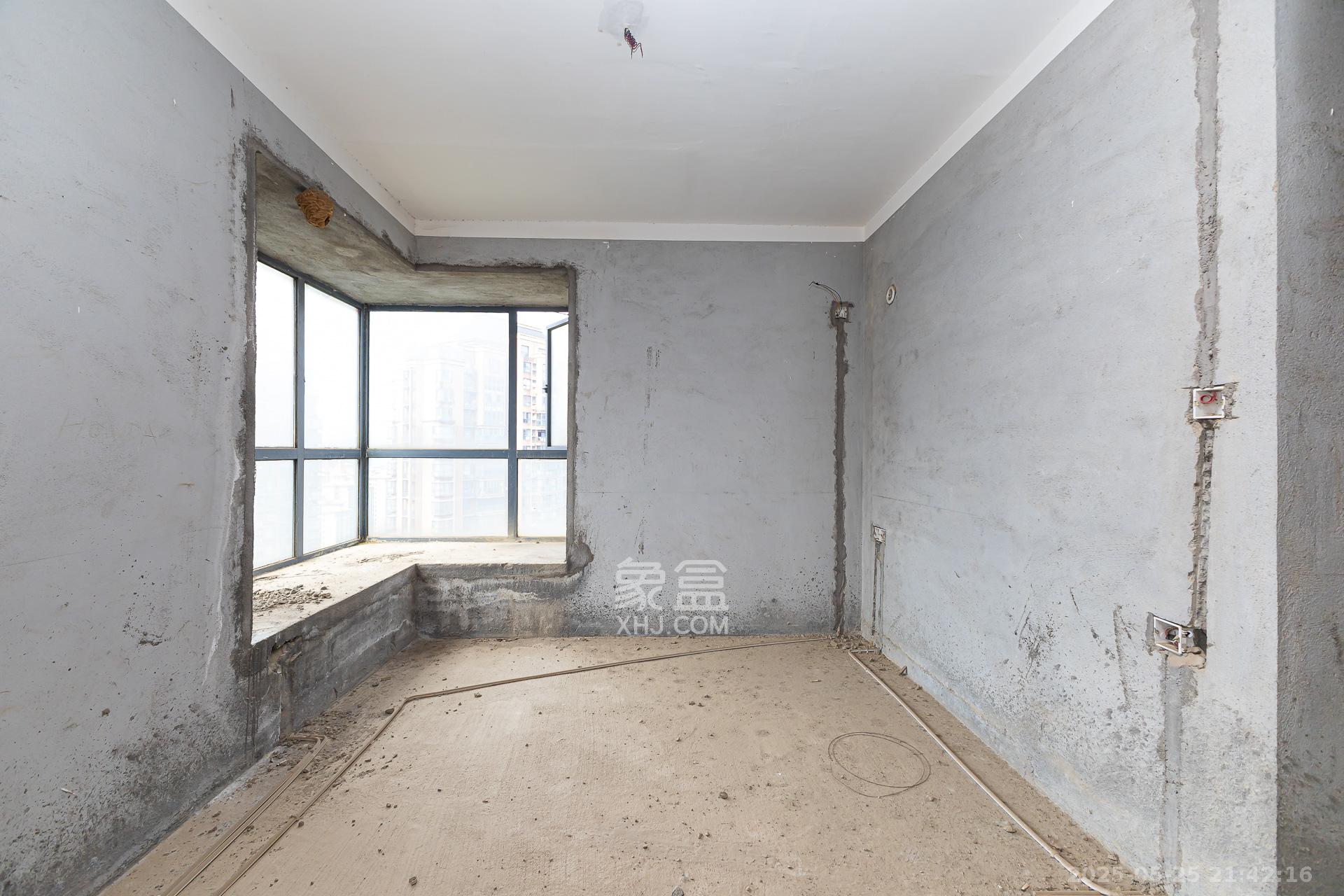 珠江东方明珠(新地东方明珠)一二期 4室2厅2卫 116.5万 珠江东方明珠(新地东方明珠)一二期 4室2厅2卫 116.5万卧室