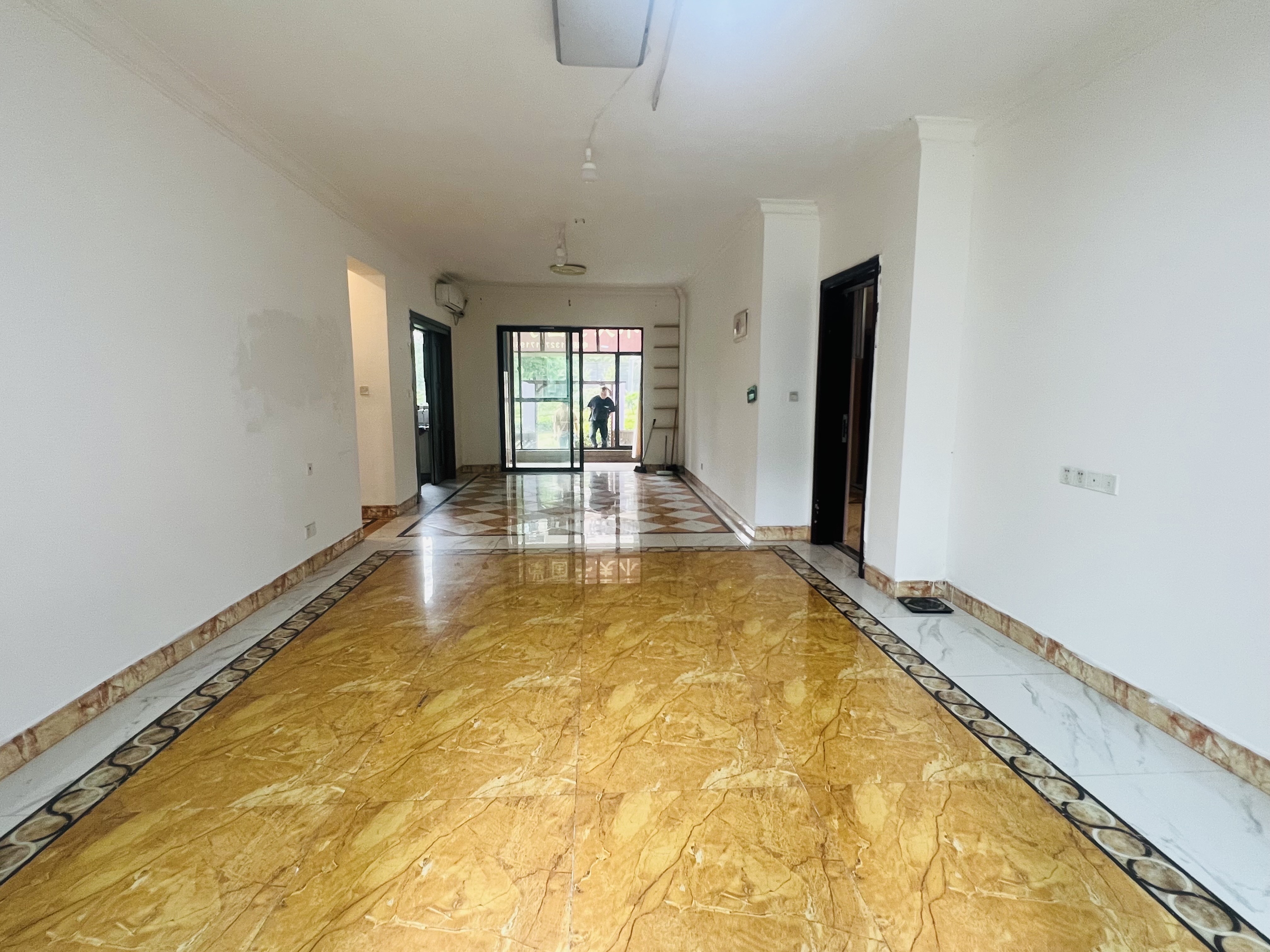 碧桂园 4室2厅2卫 2000.0元/月 碧桂园 4室2厅2卫 2000.0元/月室内图