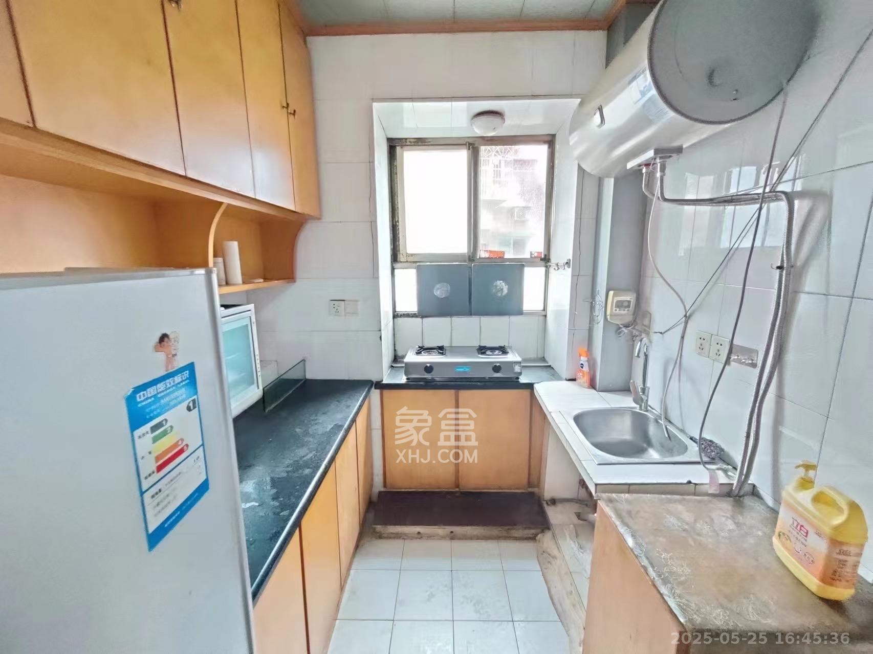 解放四村626号(长沙市三医院宿舍)  2室1厅1卫    1800.0元/月 解放四村626号(长沙市三医院宿舍)  2室1厅1卫    1800.0元/月室内图