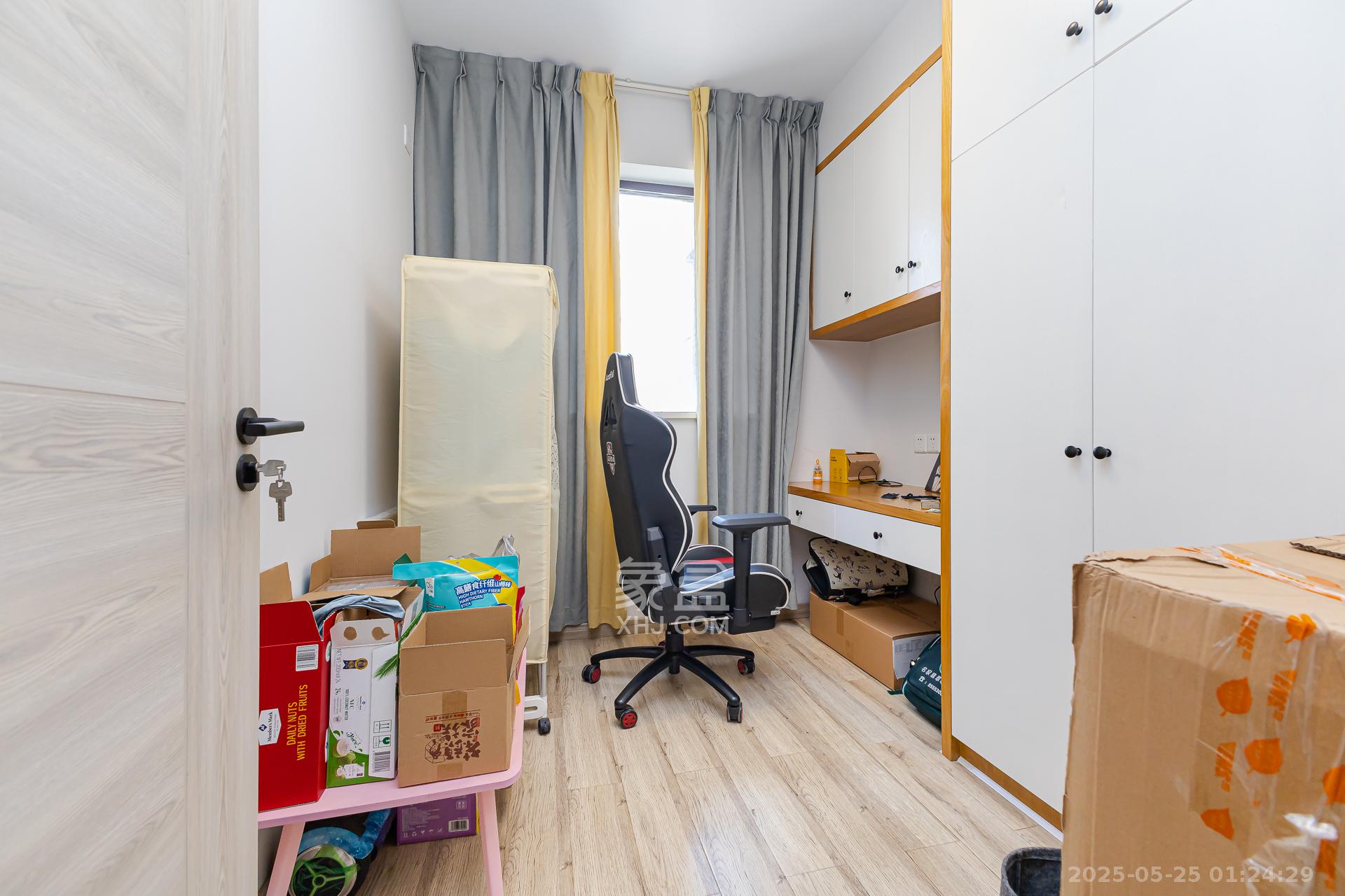 嘉宇银杉(嘉宇西苑) 4室2厅2卫 109.0万 嘉宇银杉(嘉宇西苑) 4室2厅2卫 109.0万卧室