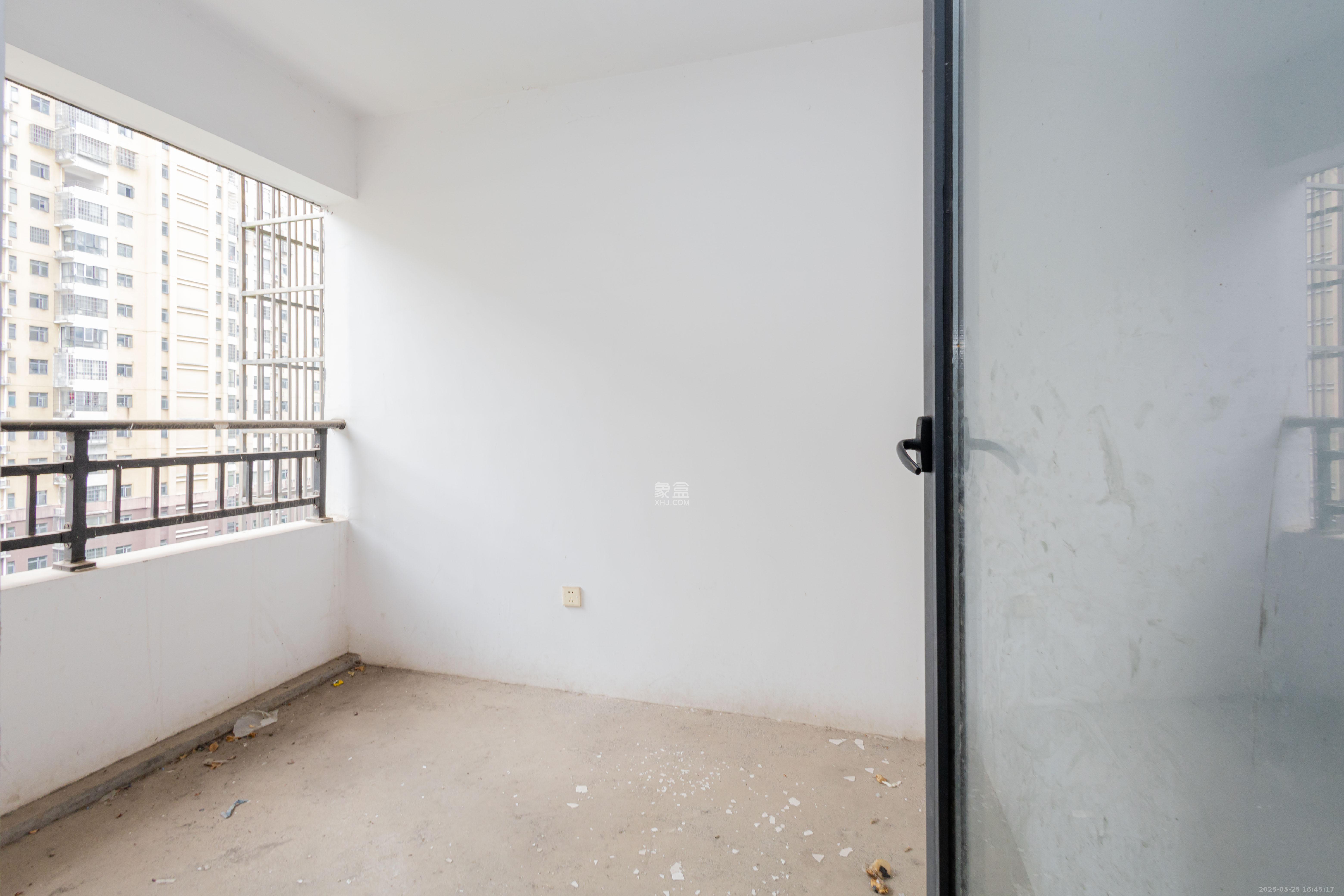 中国铁建国际城二期  4室2厅2卫    69.8万 中国铁建国际城二期  4室2厅2卫    69.8万卧室