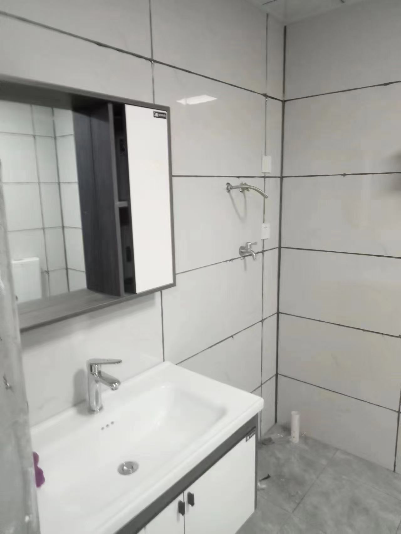 华南城市广场  1室0厅0卫    2000.0元/月 华南城市广场  1室0厅0卫    2000.0元/月室内图