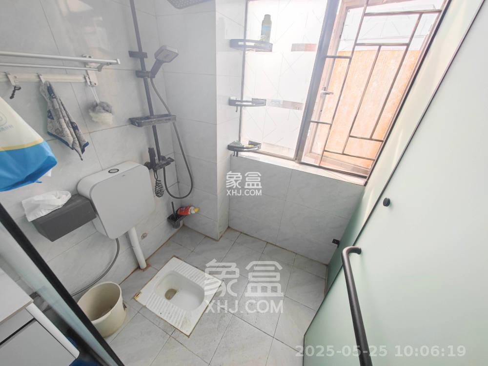 德庆水韵山城  3室2厅1卫    1800.0元/月室内图