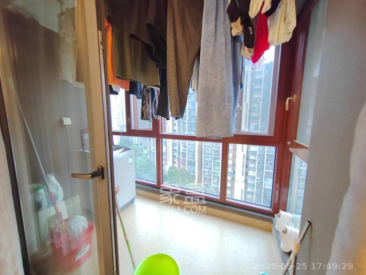 万科魅力之城  3室2厅2卫   2500.00元/月室内图