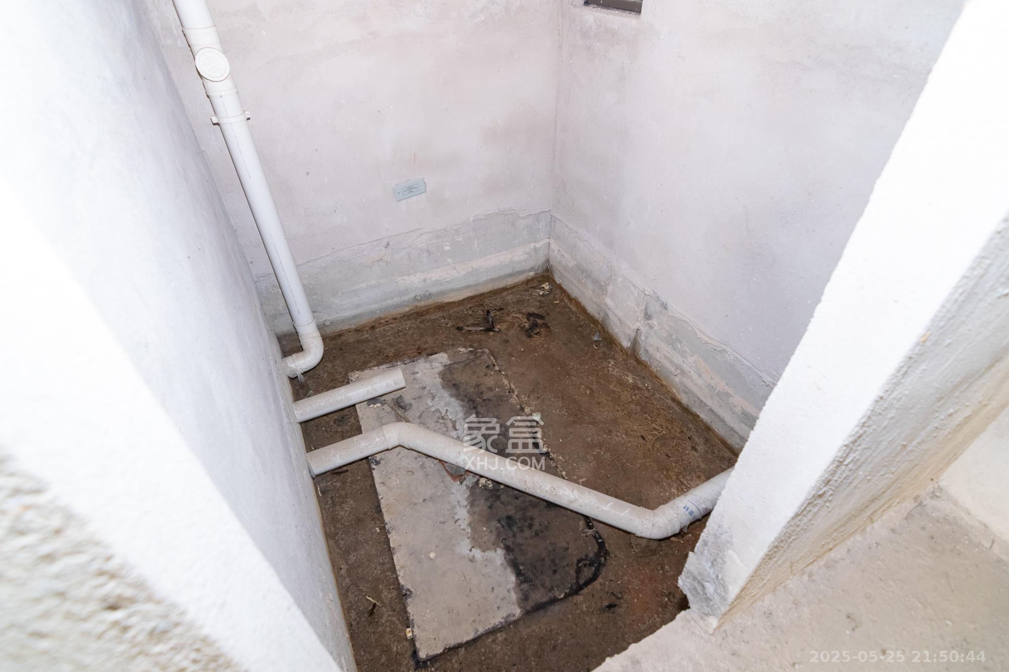 绿城高尔夫小镇  5室2厅3卫    285.0万 绿城高尔夫小镇  5室2厅3卫    285.0万卫生间