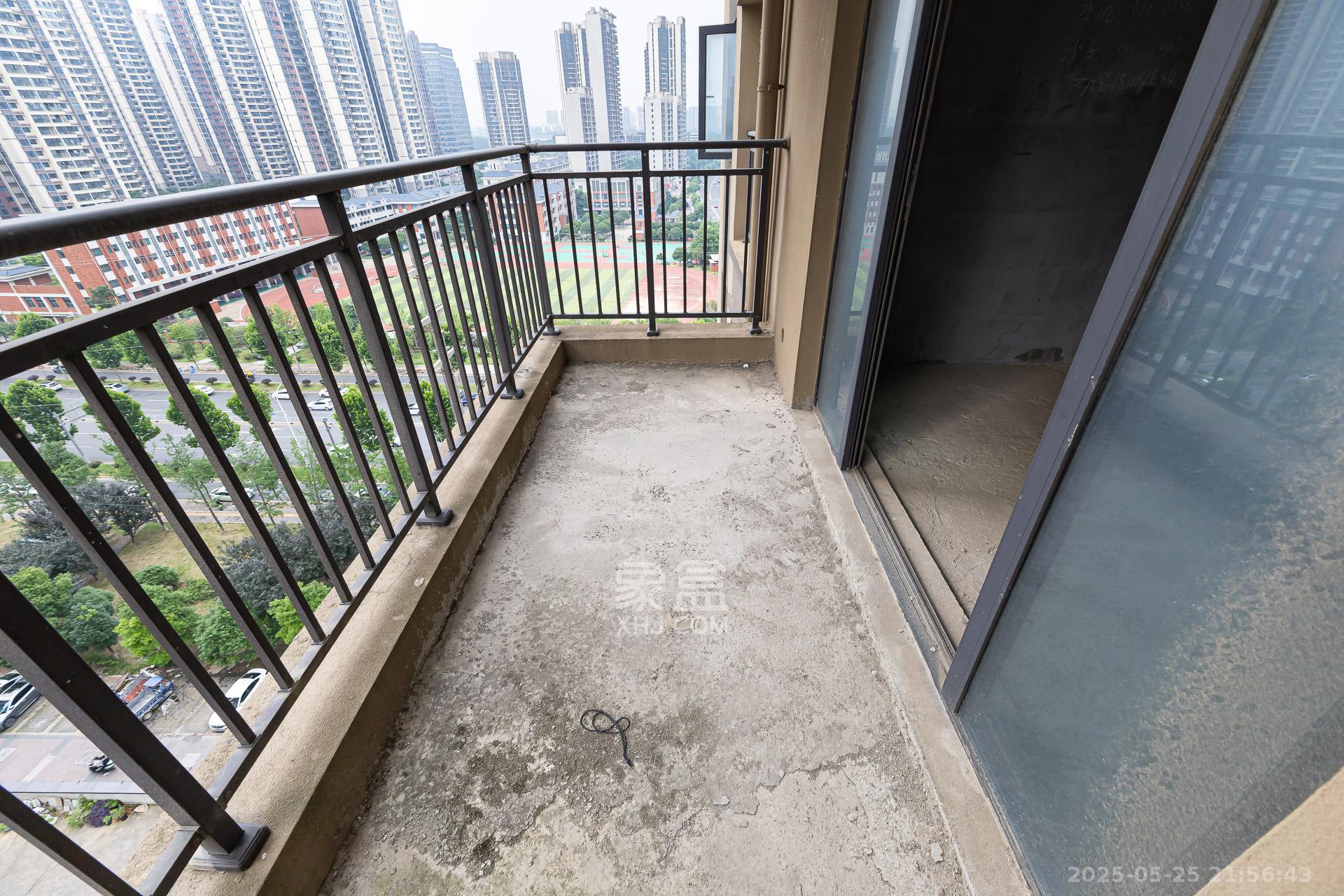 勤诚达境界城  4室2厅2卫    90.0万 勤诚达境界城  4室2厅2卫    90.0万阳台