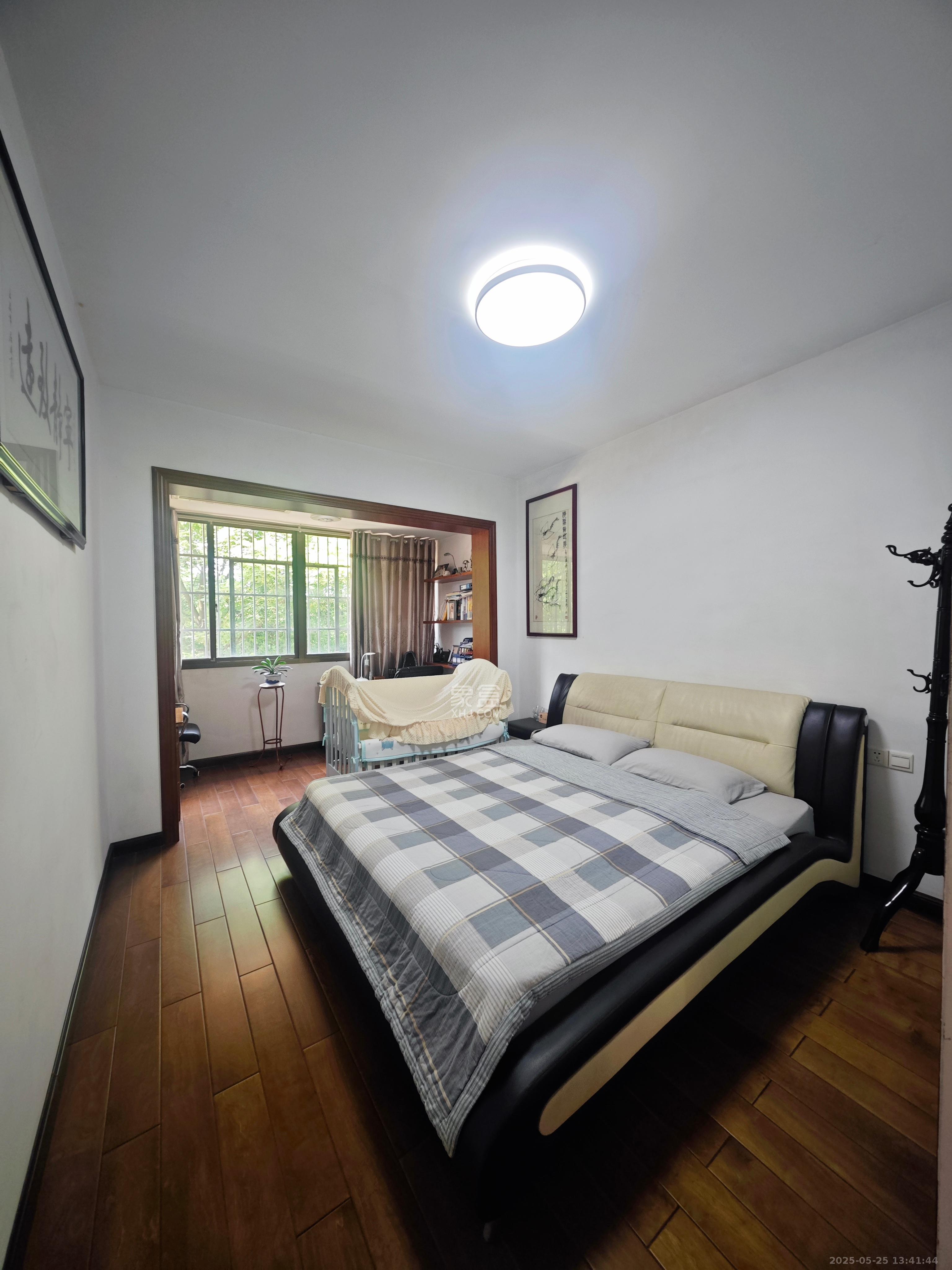 沁园三期春景苑 5室2厅3卫 68.0万 沁园三期春景苑 5室2厅3卫 68.0万客厅