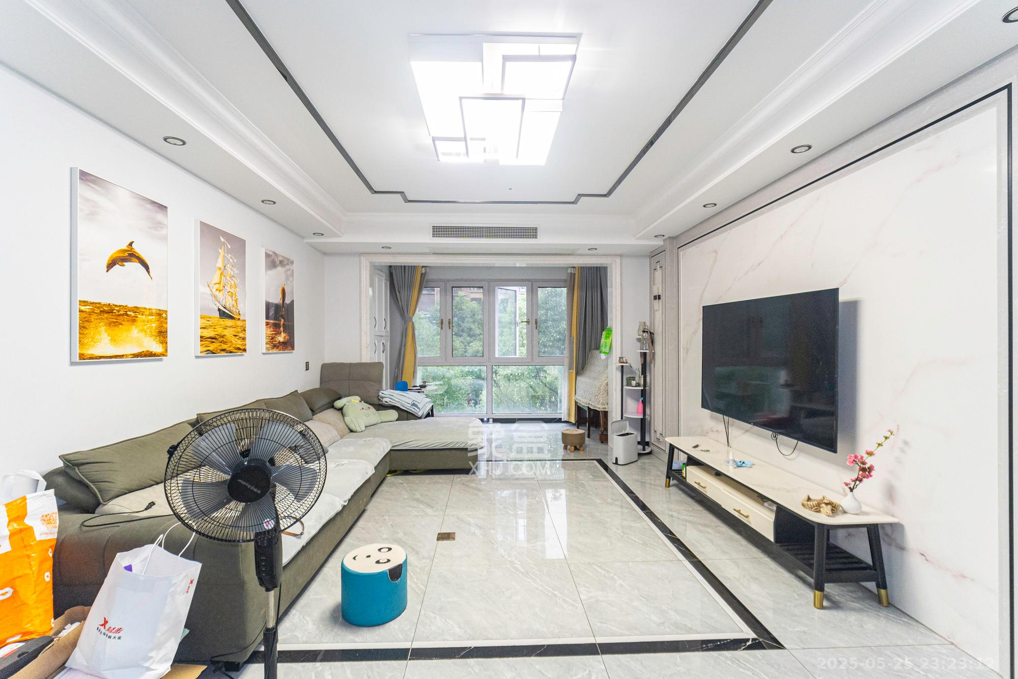 星湖湾二期洋房  3室2厅2卫    118.0万 星湖湾二期洋房  3室2厅2卫    118.0万客厅