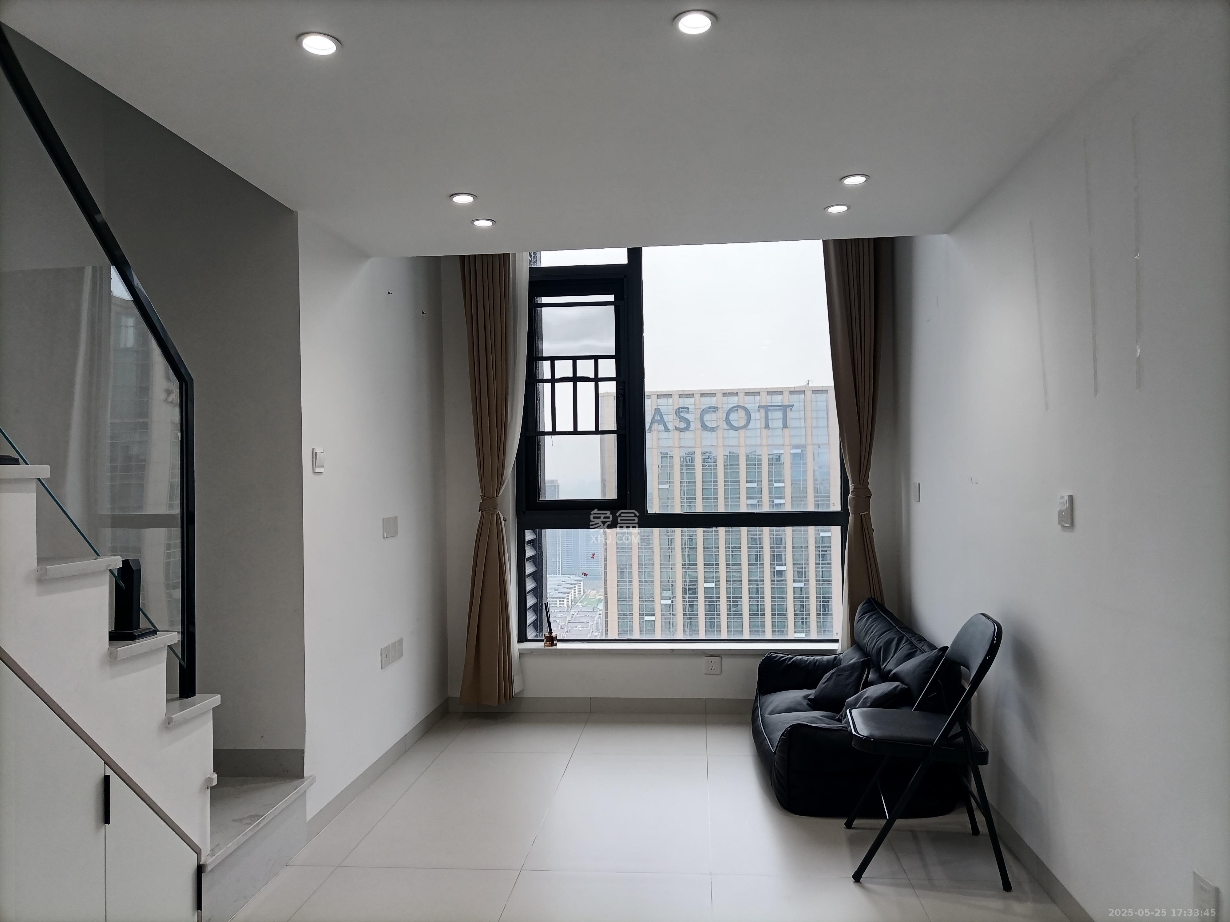 卓越中寰  2室1厅1卫    2400.0元/月 卓越中寰  2室1厅1卫    2400.0元/月室内图