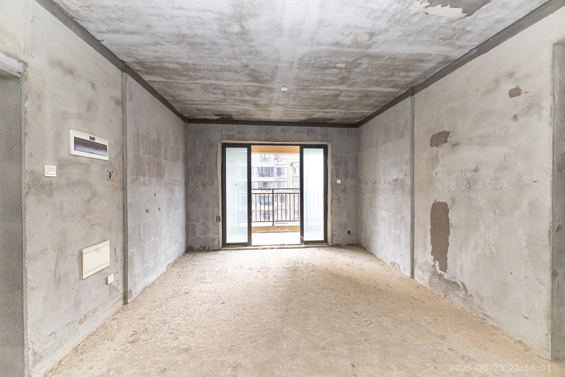 勤诚达境界城  4室2厅2卫    90.0万 勤诚达境界城  4室2厅2卫    90.0万客厅