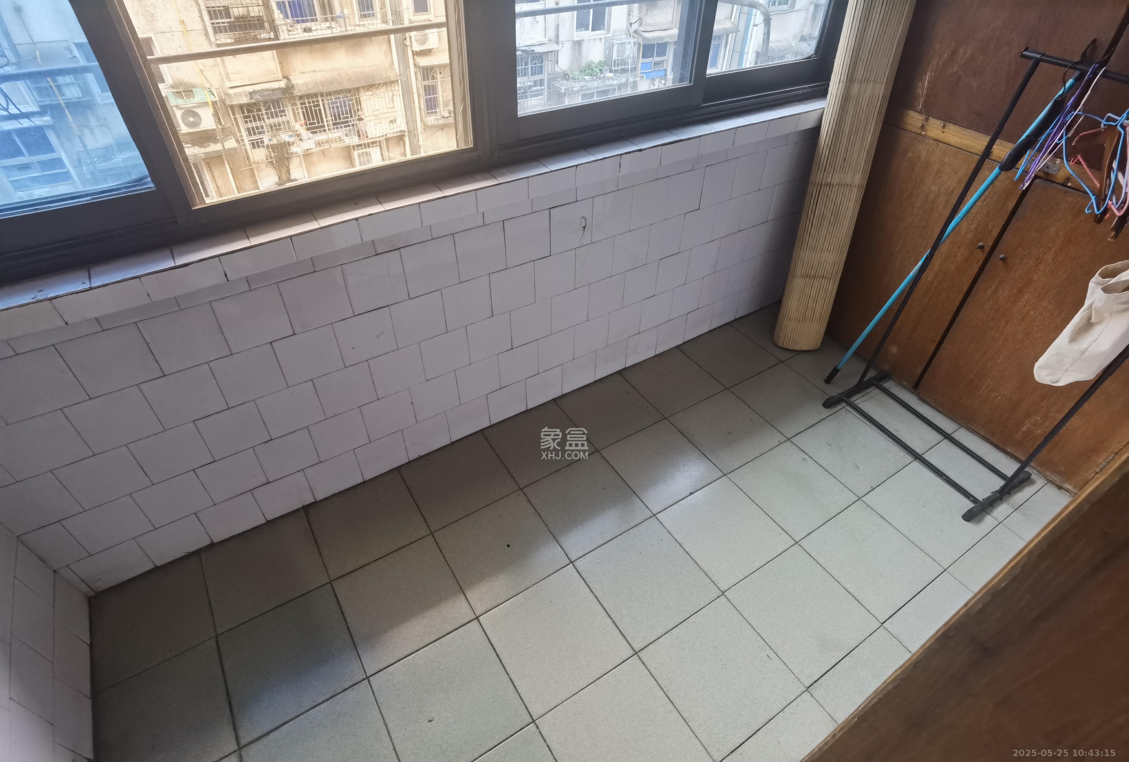 梨子山社区长电宿舍  2室1厅1卫    1300.0元/月 梨子山社区长电宿舍  2室1厅1卫    1300.0元/月室内图