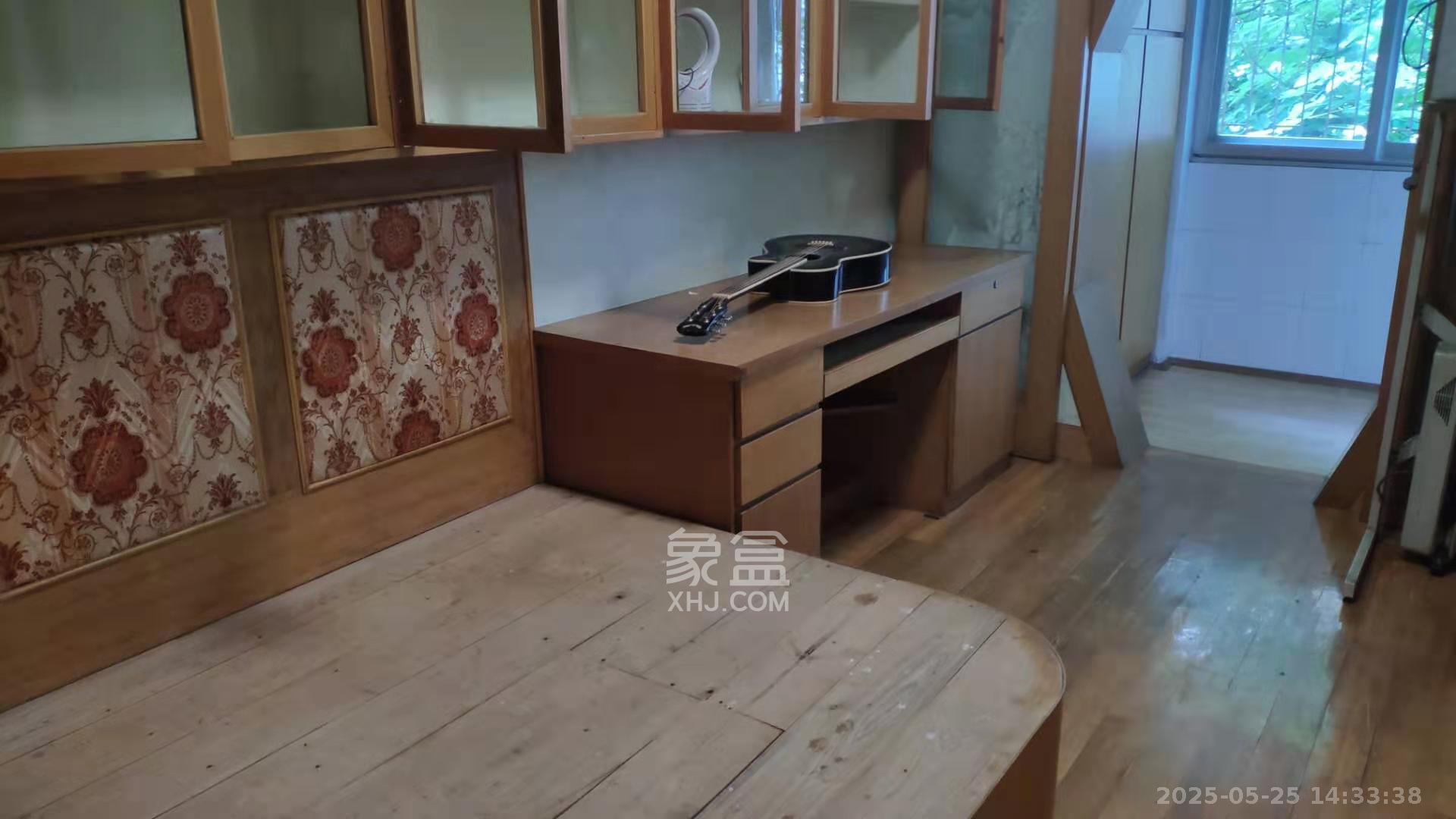 体育局宿舍  3室1厅1卫   2200.00元/月室内图