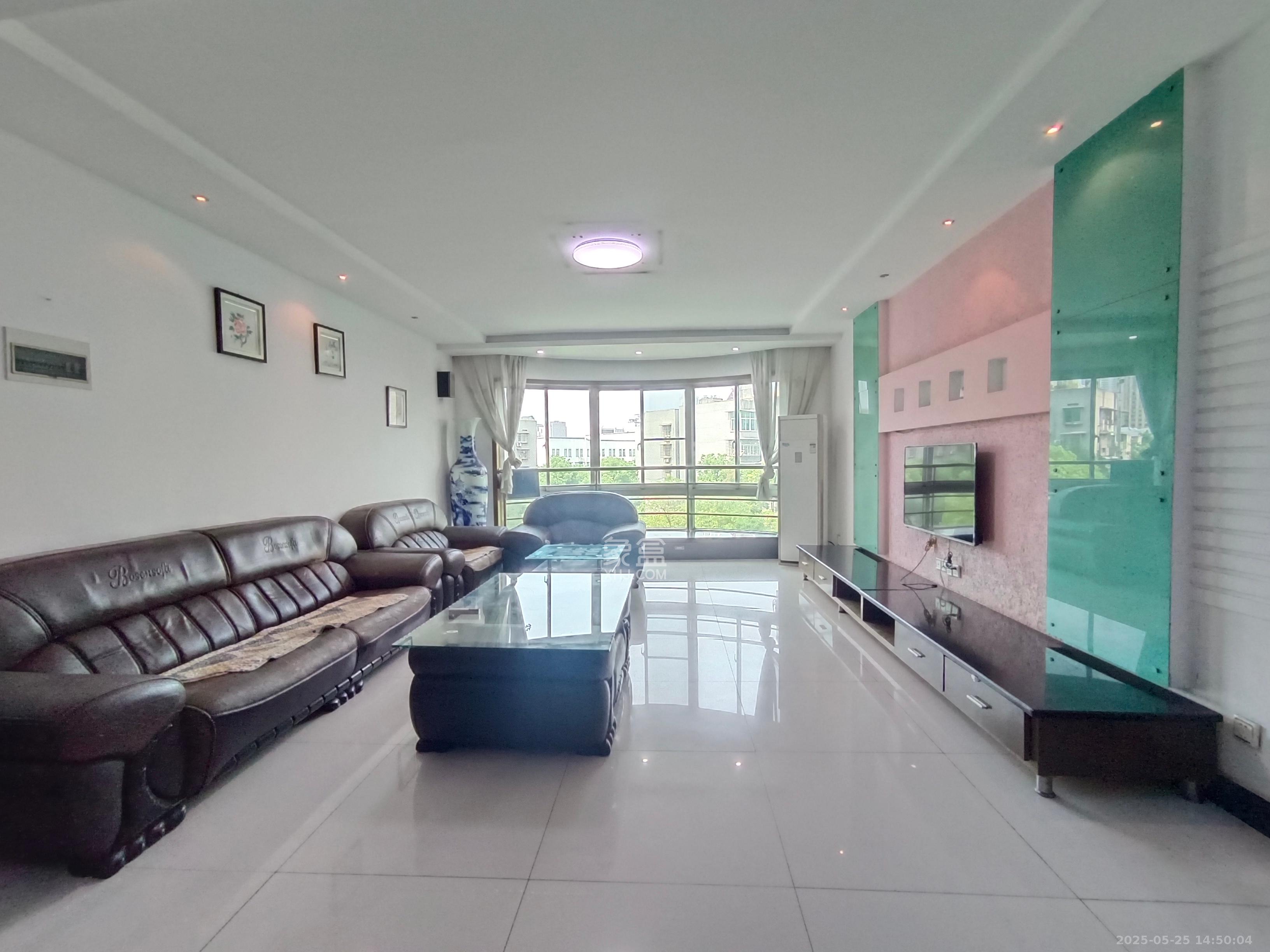 龙柏小区 3室2厅2卫 3500.0元/月 龙柏小区 3室2厅2卫 3500.0元/月室内图