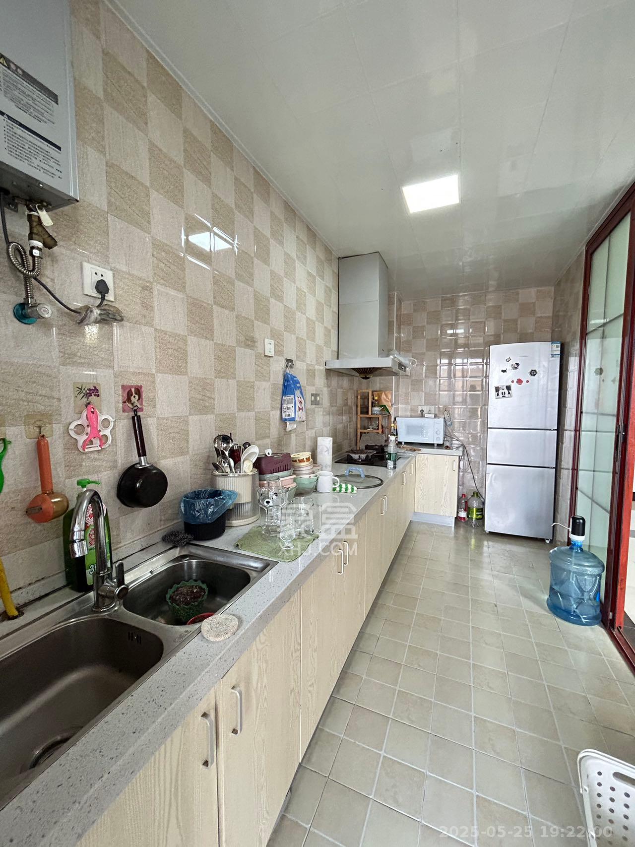 怡海星城 3室2厅2卫 2600.0元/月 怡海星城 3室2厅2卫 2600.0元/月室内图