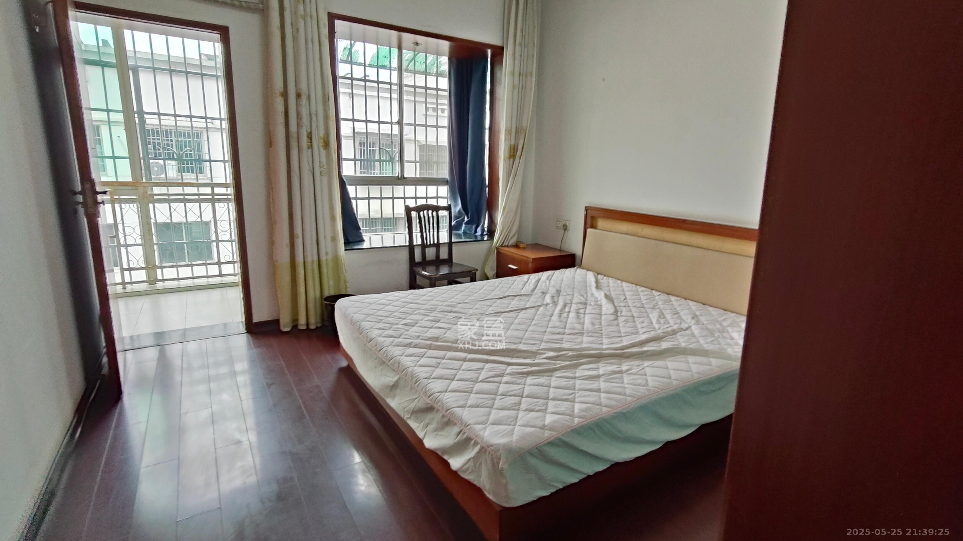 中南汽车世界 3室2厅2卫 1300.0元/月 中南汽车世界 3室2厅2卫 1300.0元/月室内图