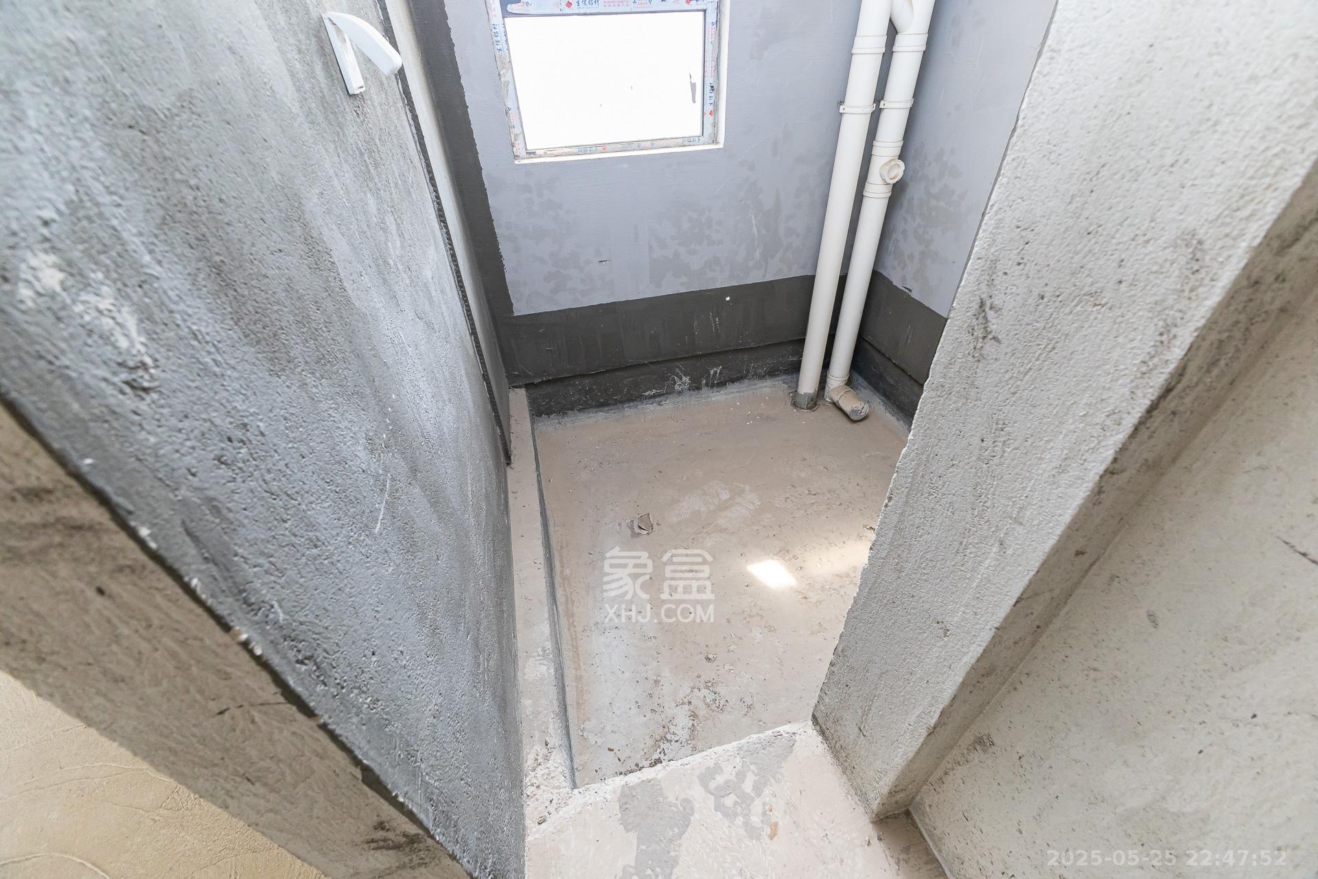 明发阅江悦府  4室2厅2卫   110.00万卫生间