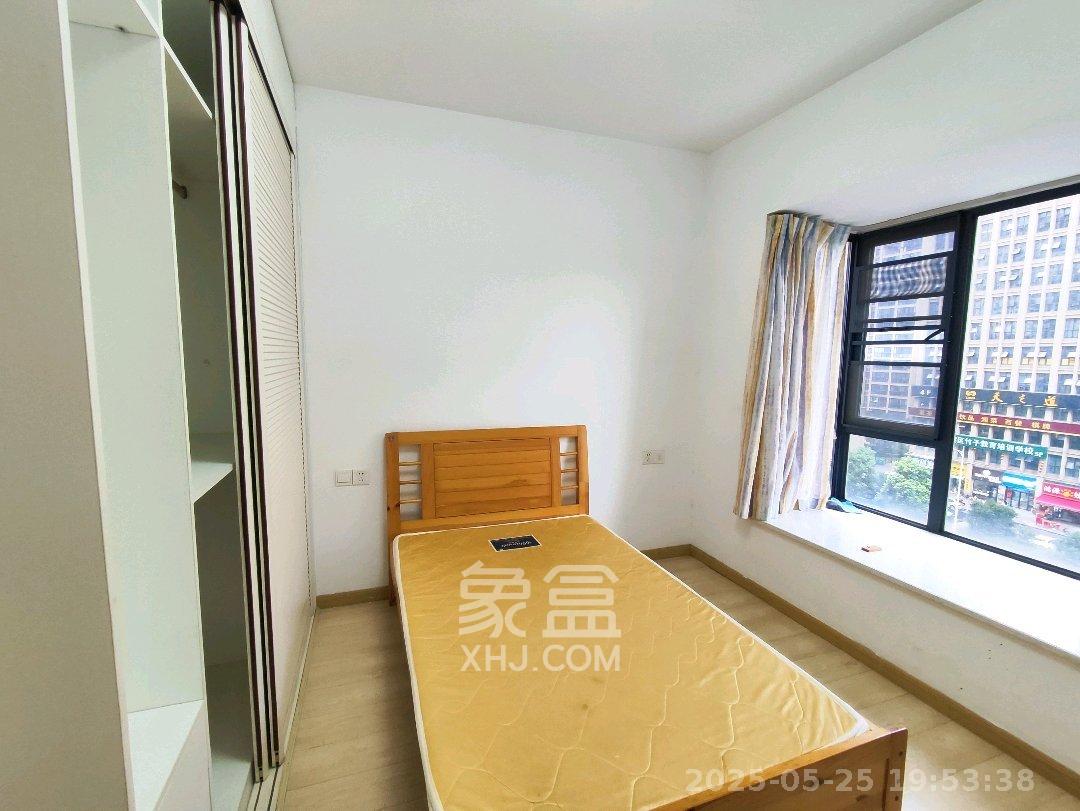 钰龙天下一期  3室2厅2卫   2600.00元/月室内图