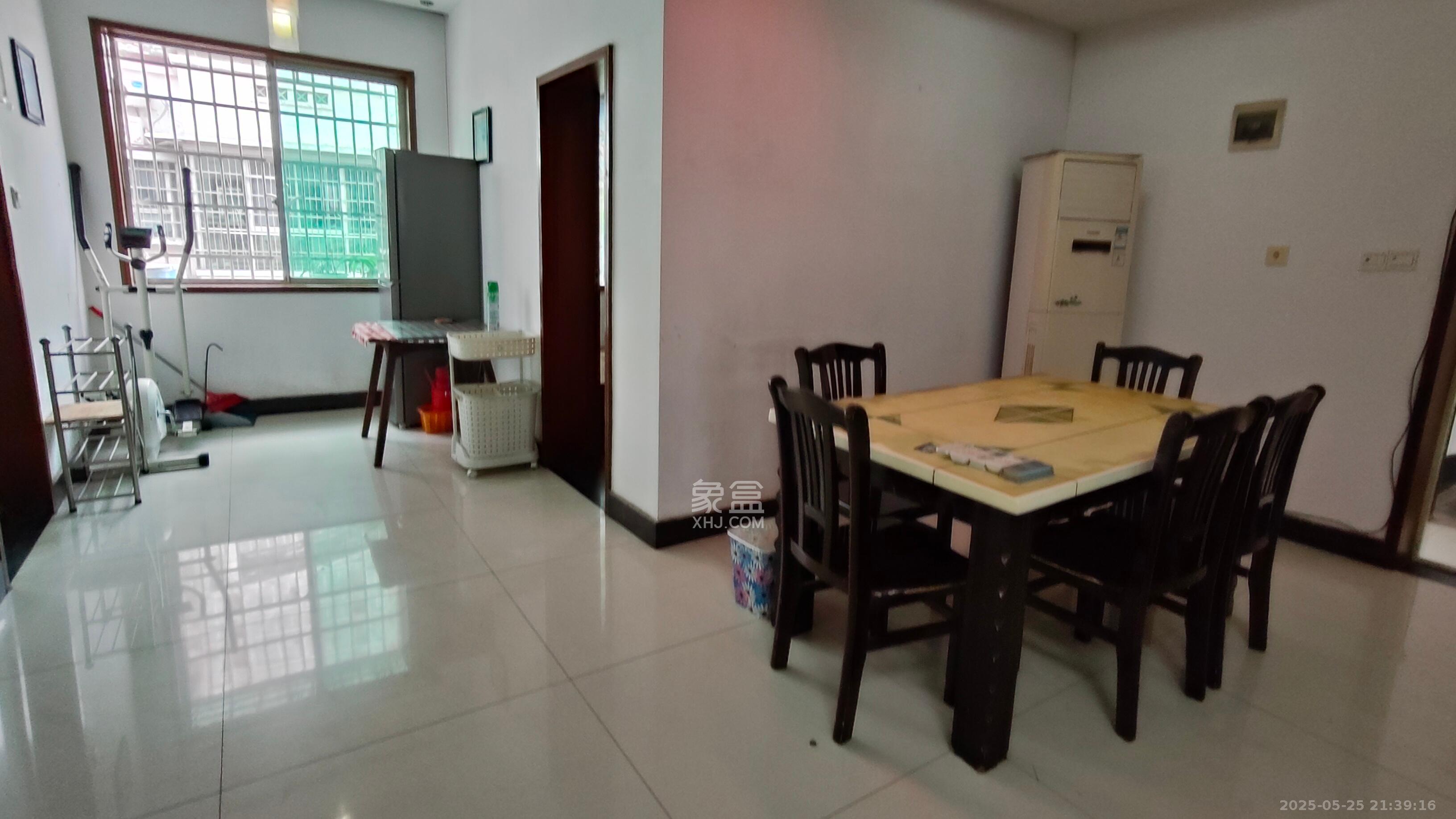 中南汽车世界 3室2厅2卫 1300.0元/月 中南汽车世界 3室2厅2卫 1300.0元/月室内图