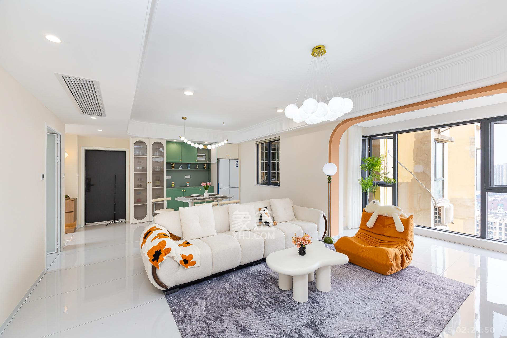 勤诚达新界 4室2厅1卫 109.8万 勤诚达新界 4室2厅1卫 109.8万客厅